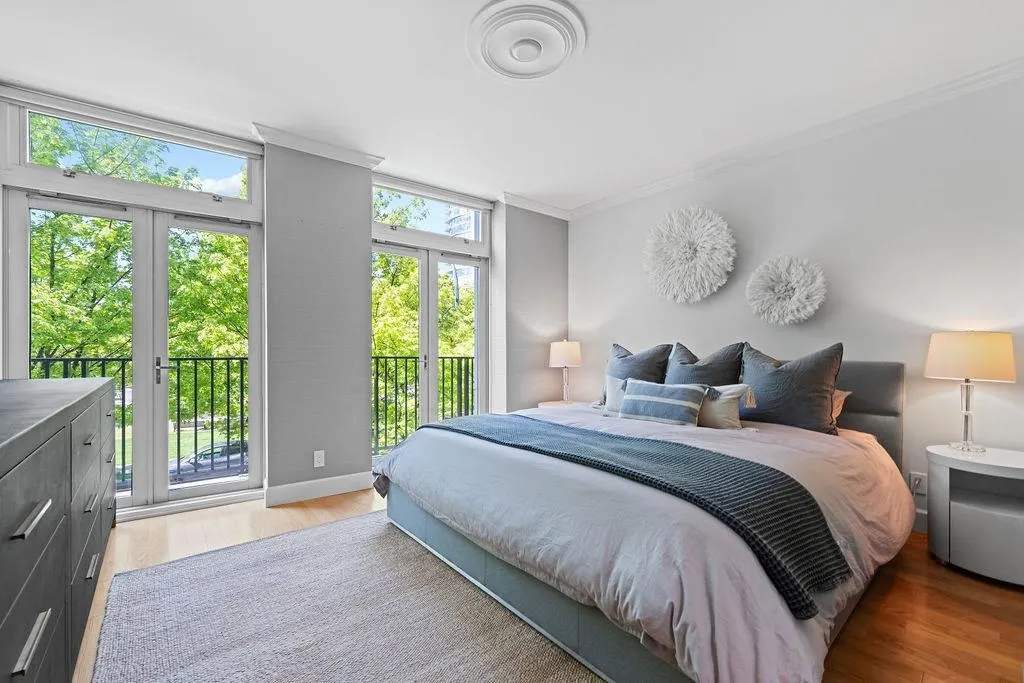 471 Beach Crescent