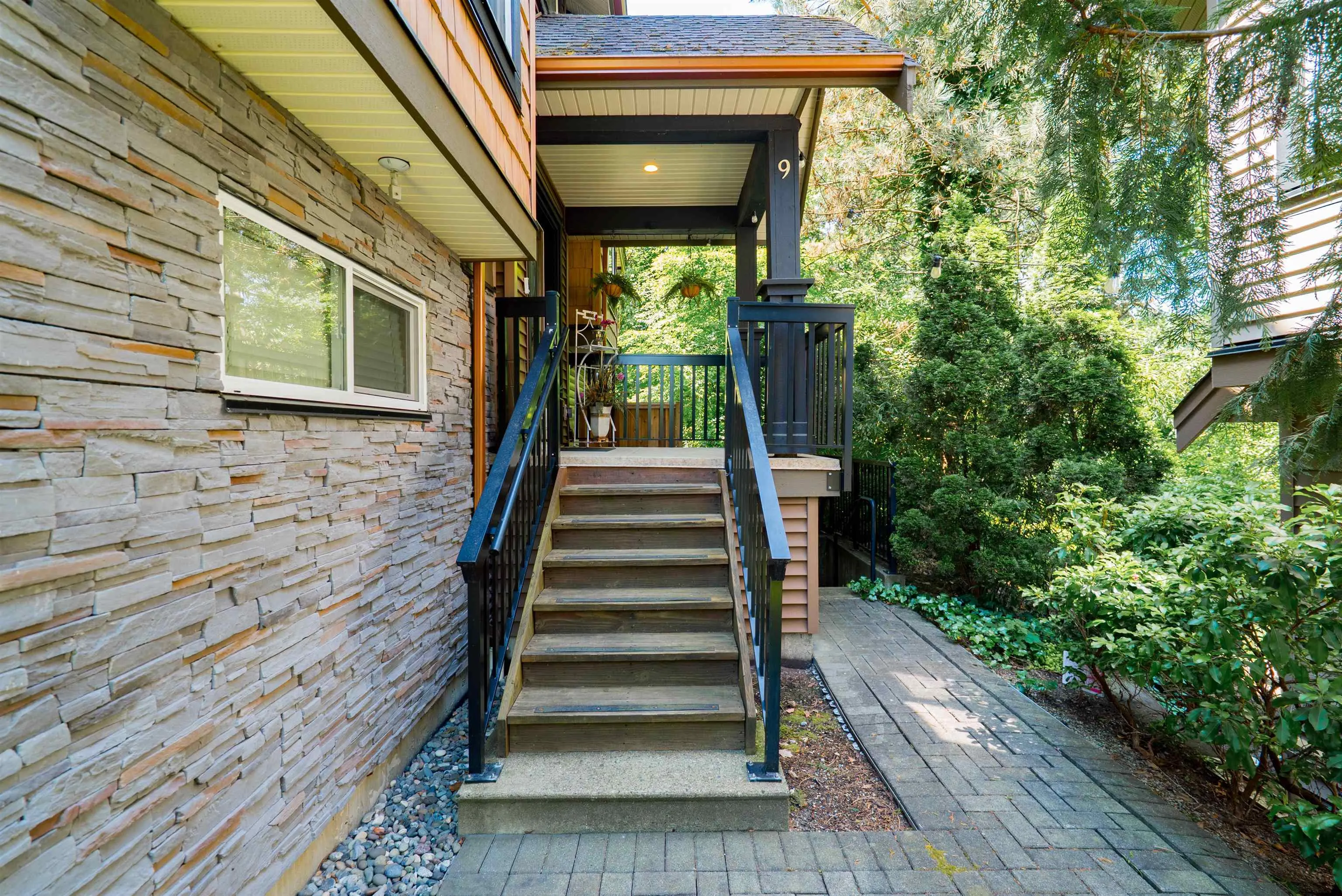 9 22206 124 Avenue