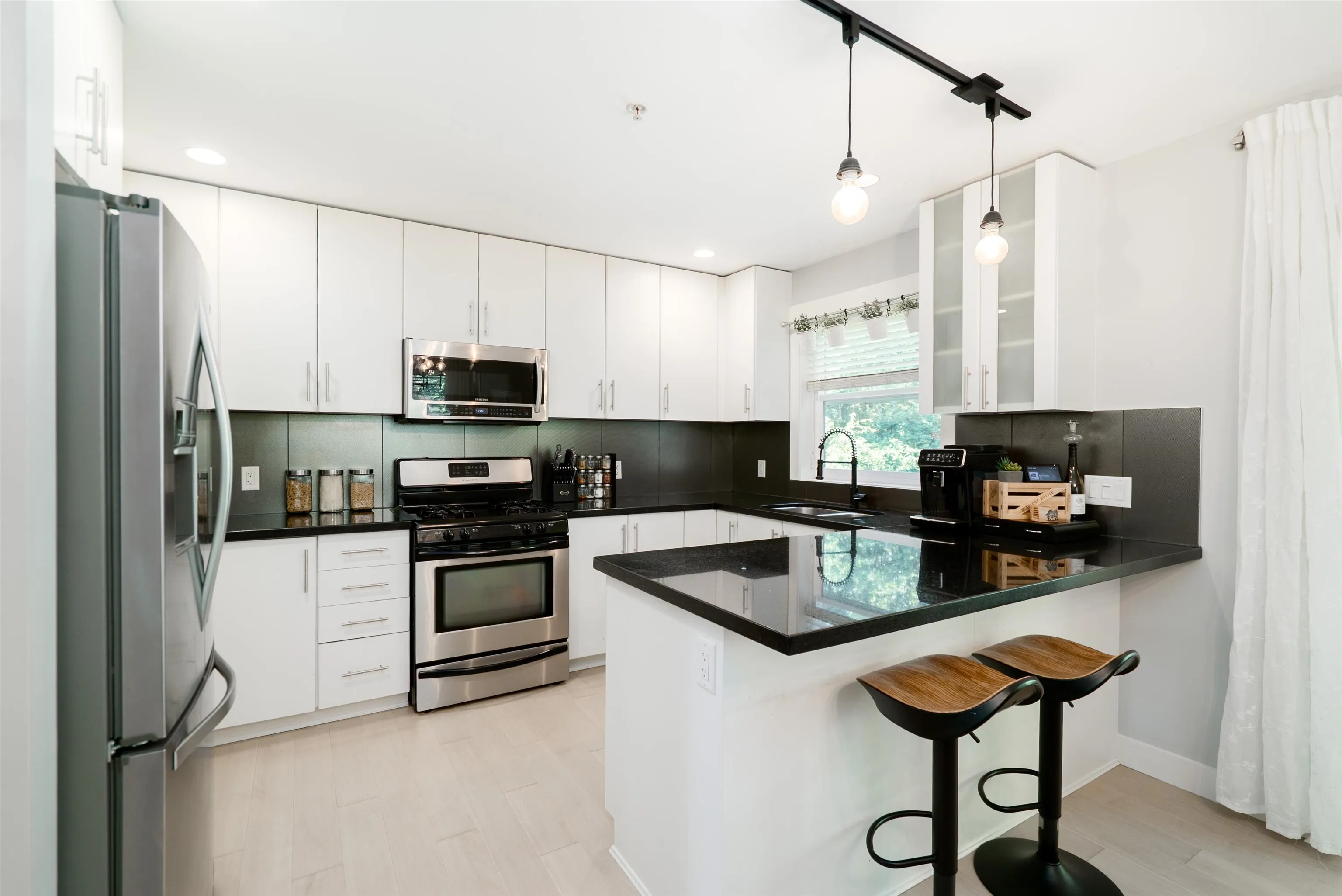 9 22206 124 Avenue