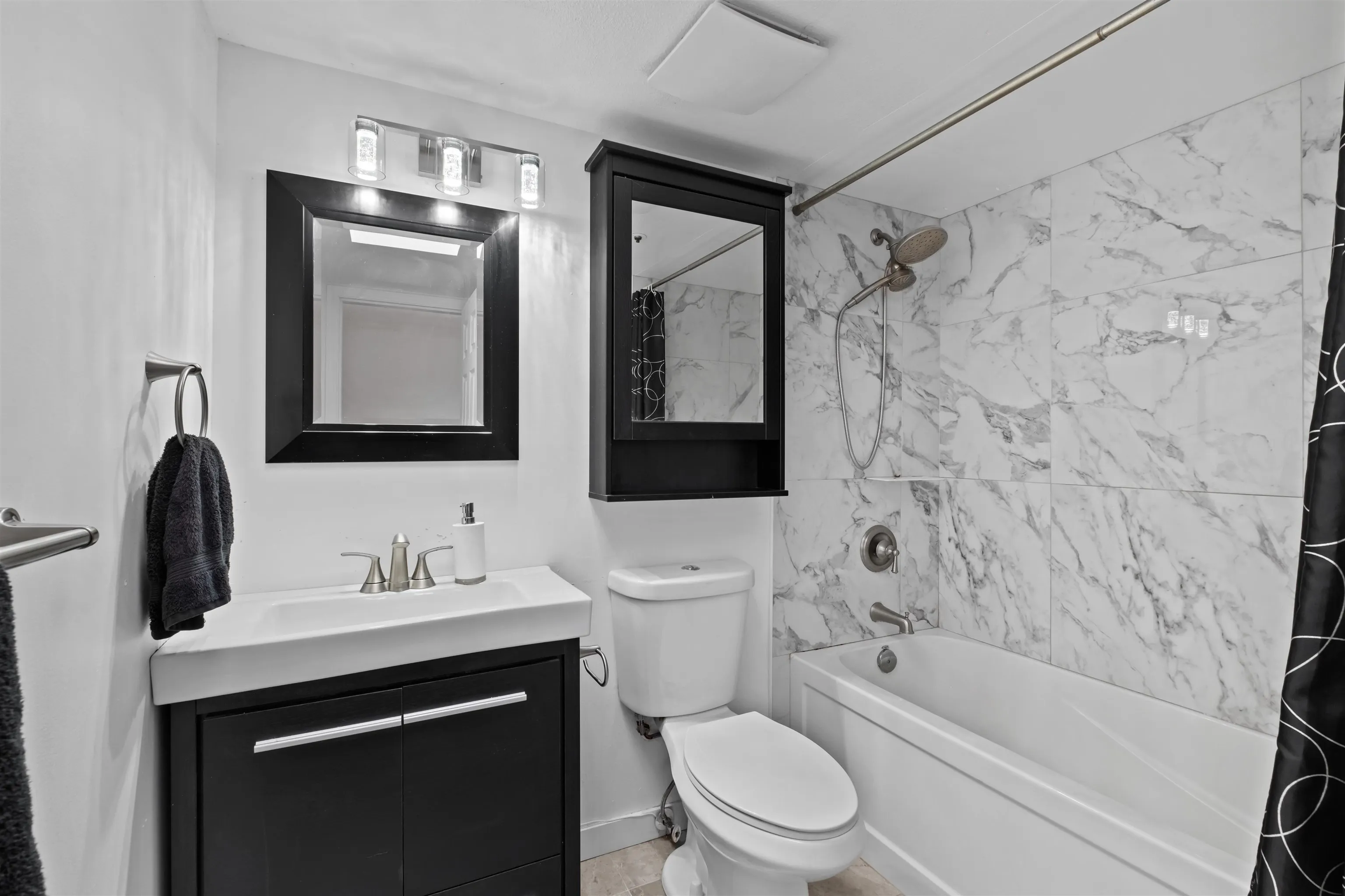 403 3505 W Broadway