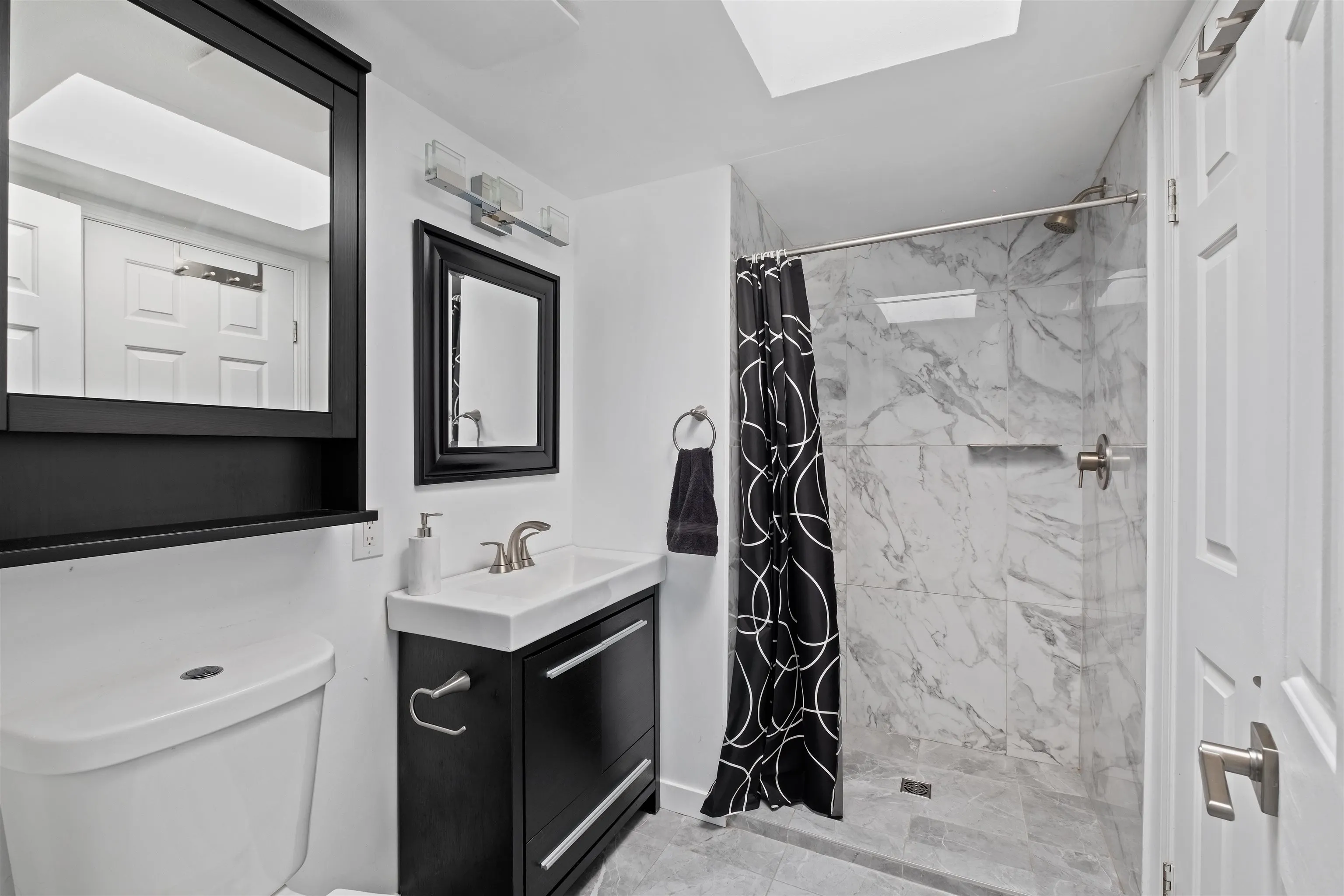 403 3505 W Broadway
