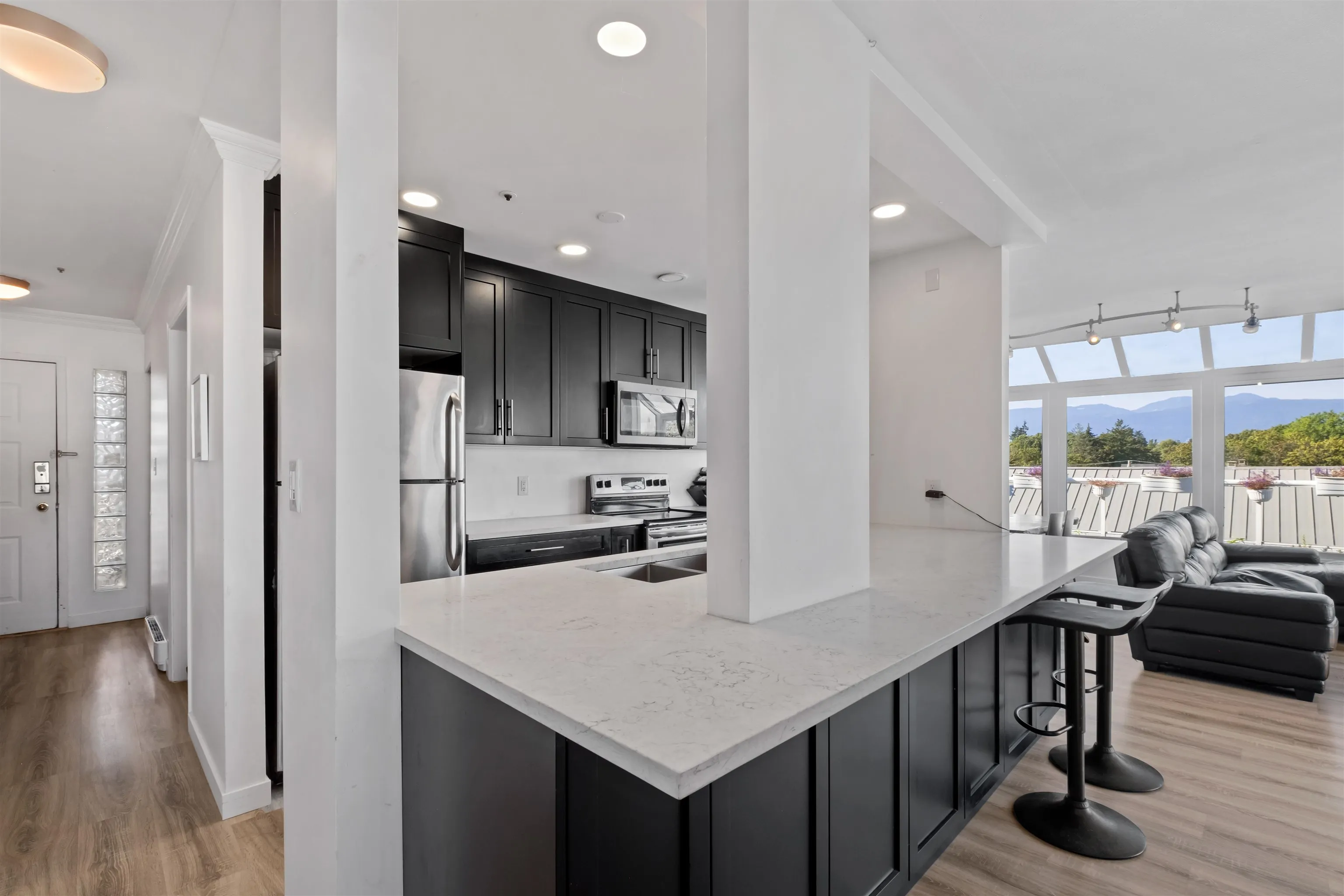 403 3505 W Broadway