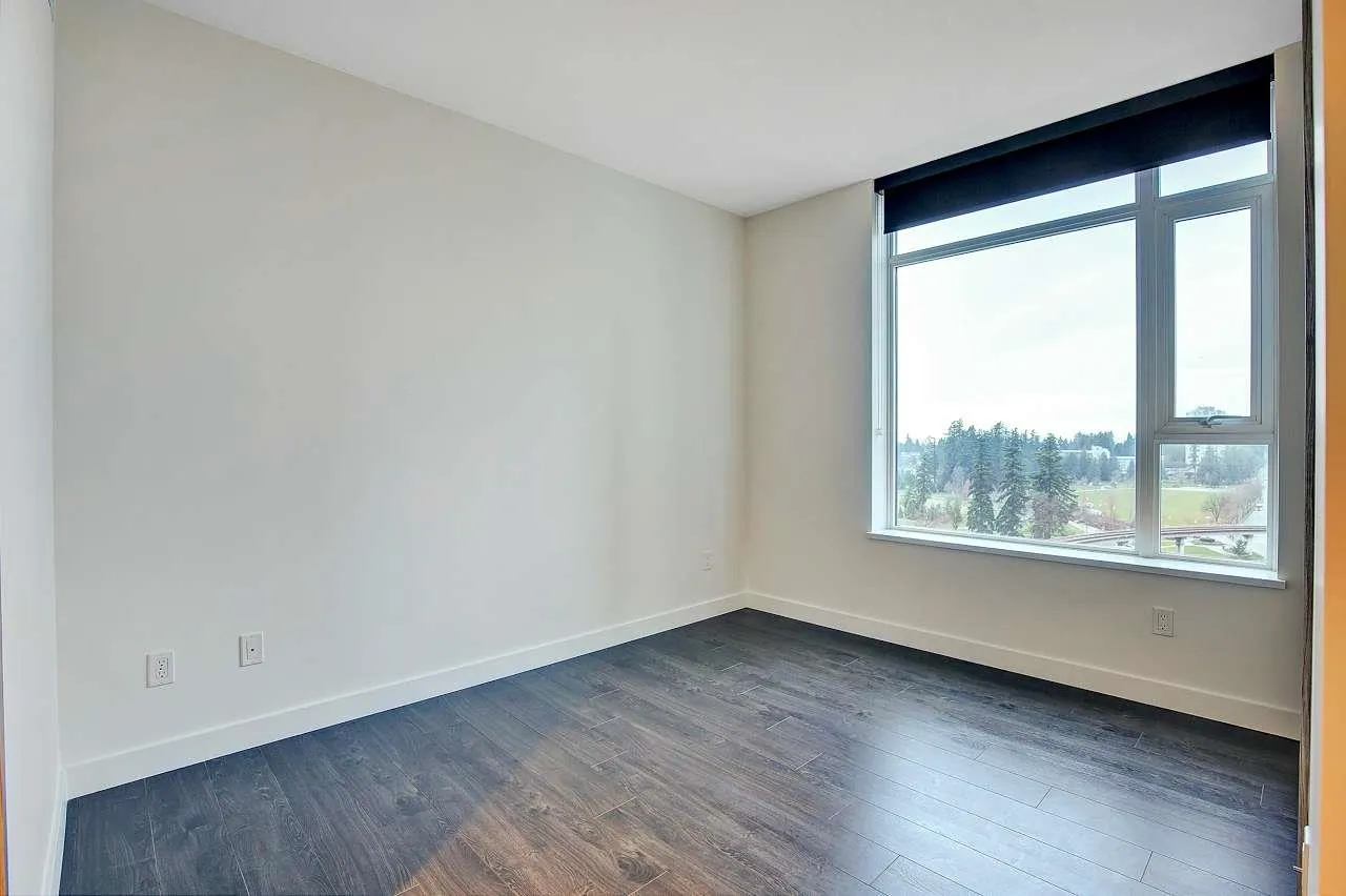 1604 9887 Whalley Boulevard
