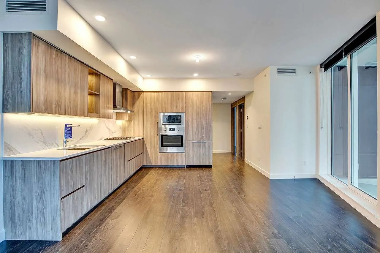 1604 9887 Whalley Boulevard