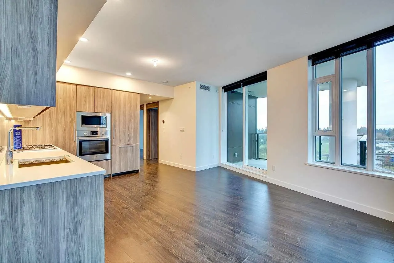 1604 9887 Whalley Boulevard
