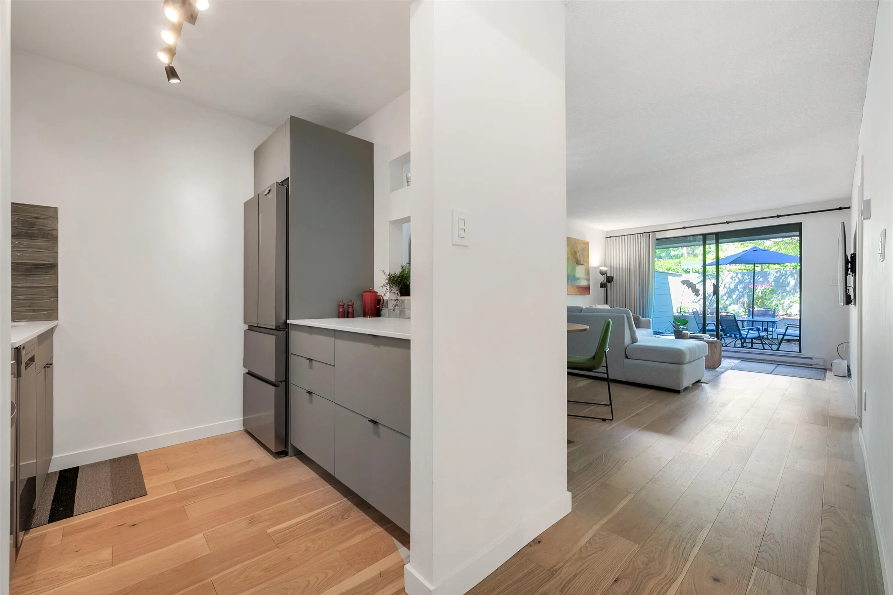208 2119 Bellevue Avenue