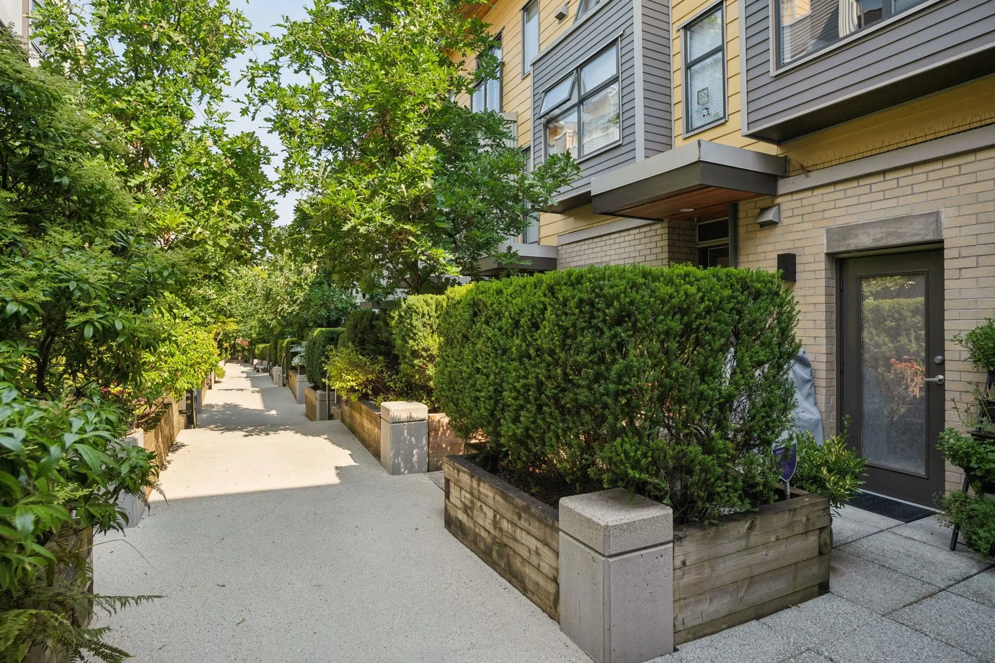 3792 Commercial Street