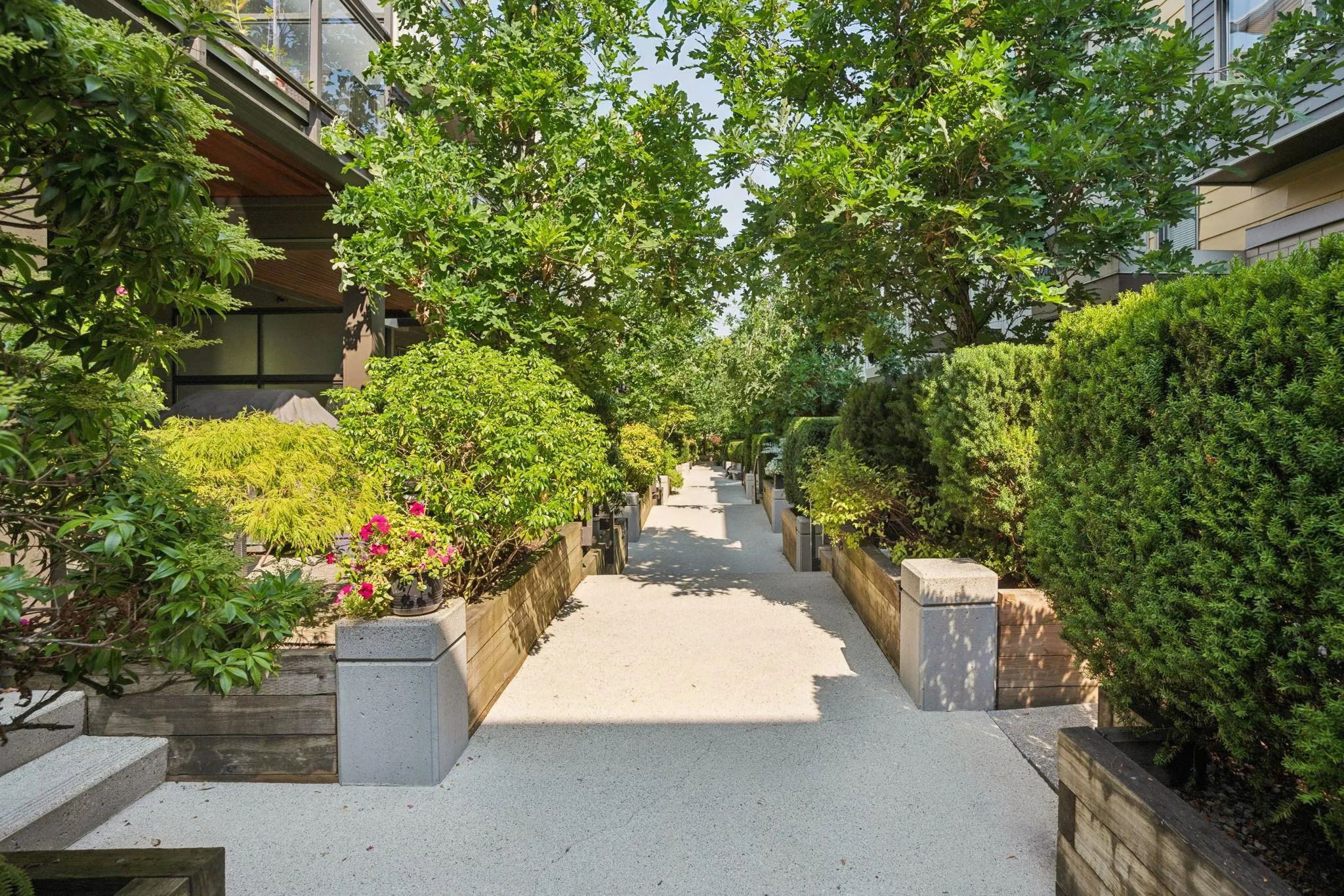 3792 Commercial Street