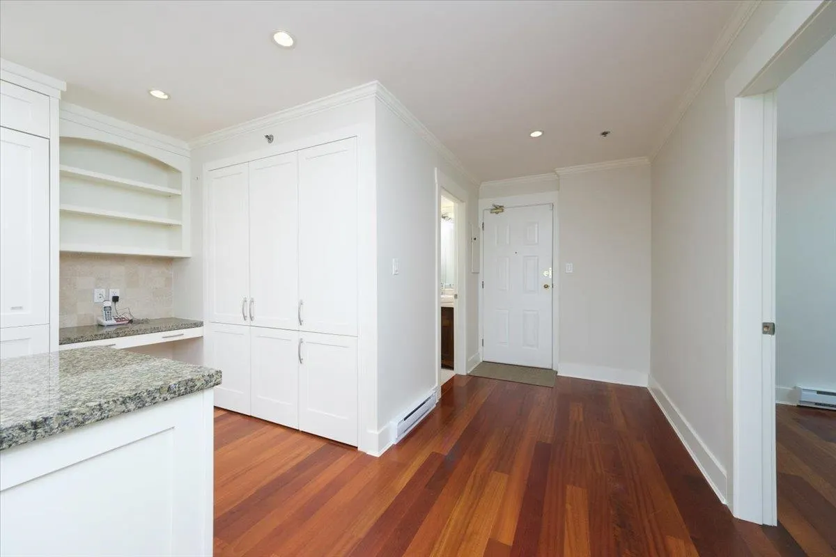302 2455 Bellevue Avenue