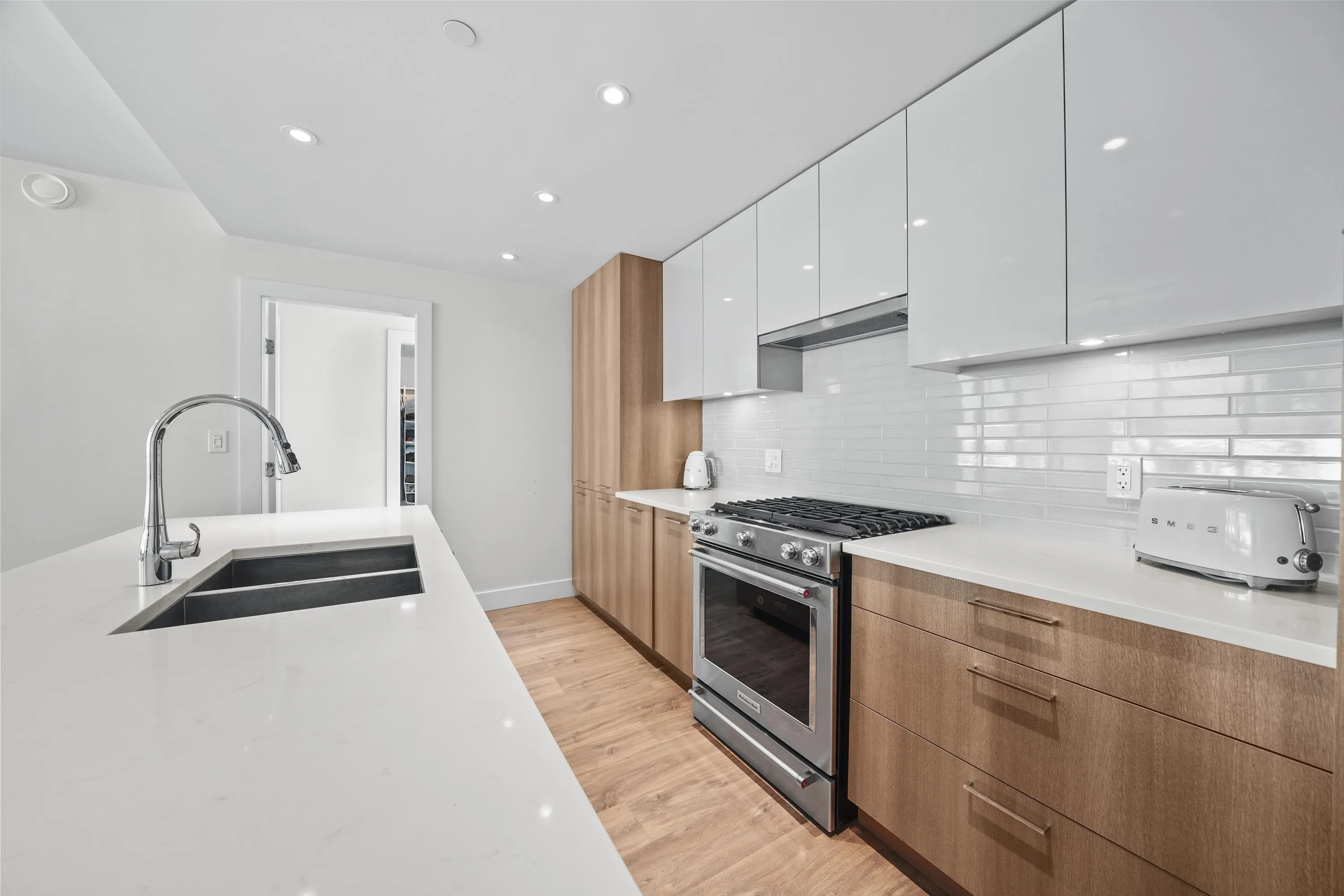 209 258 Nelson's Court