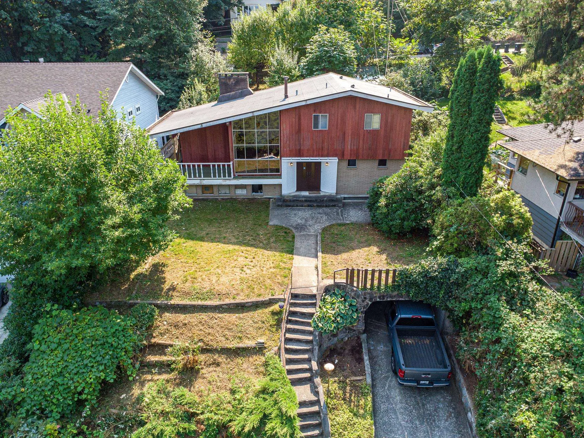 2337 St George Street