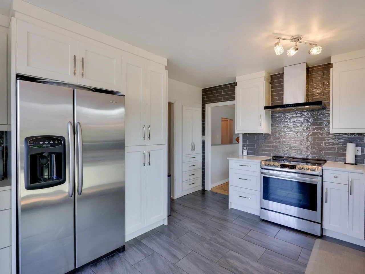 408 E 18th Street