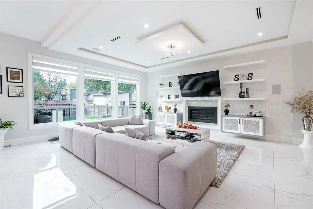 8821 Queen Mary Boulevard