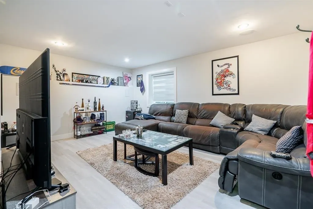 8821 Queen Mary Boulevard