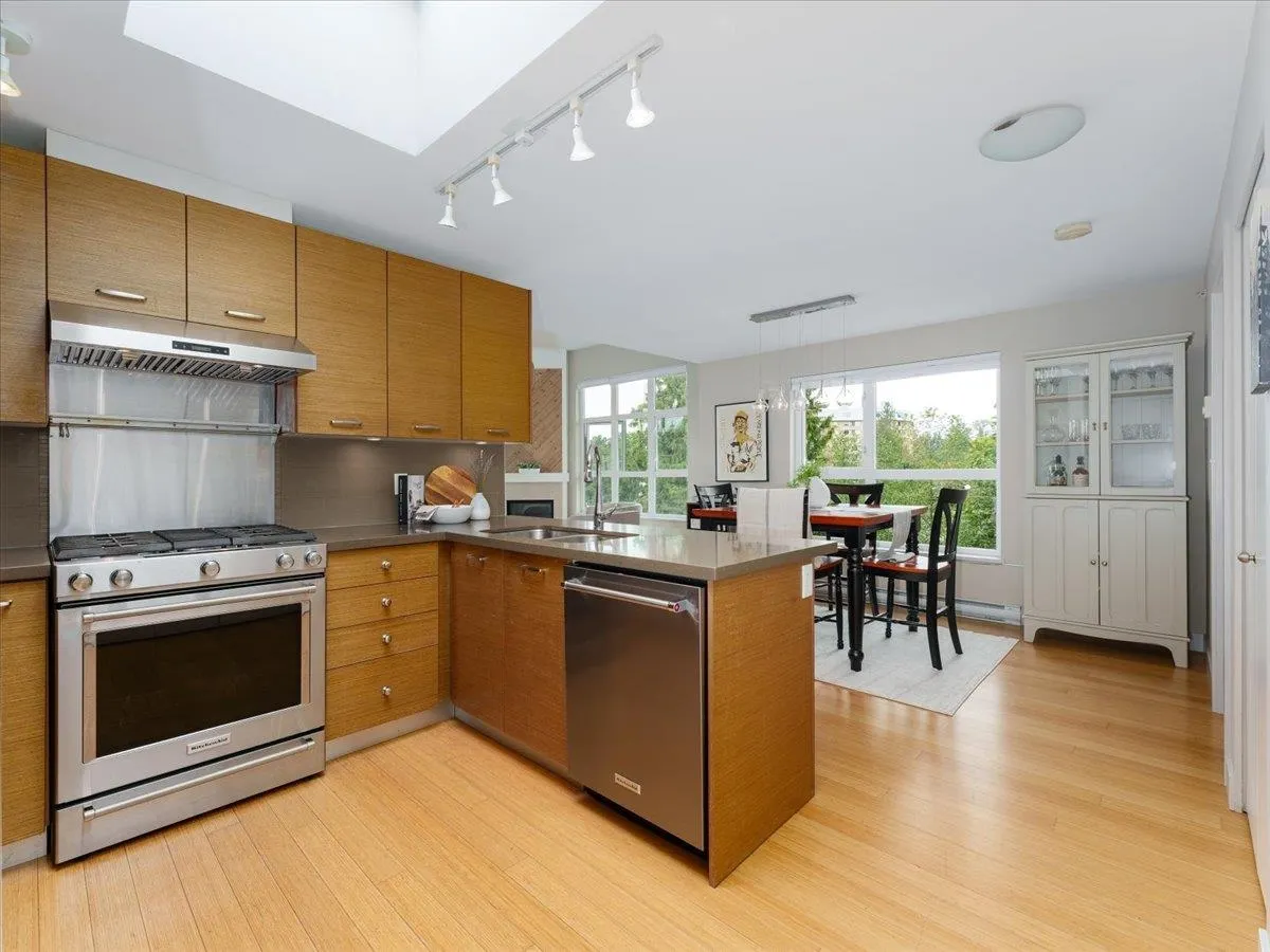 402 3732 Mt Seymour Parkway