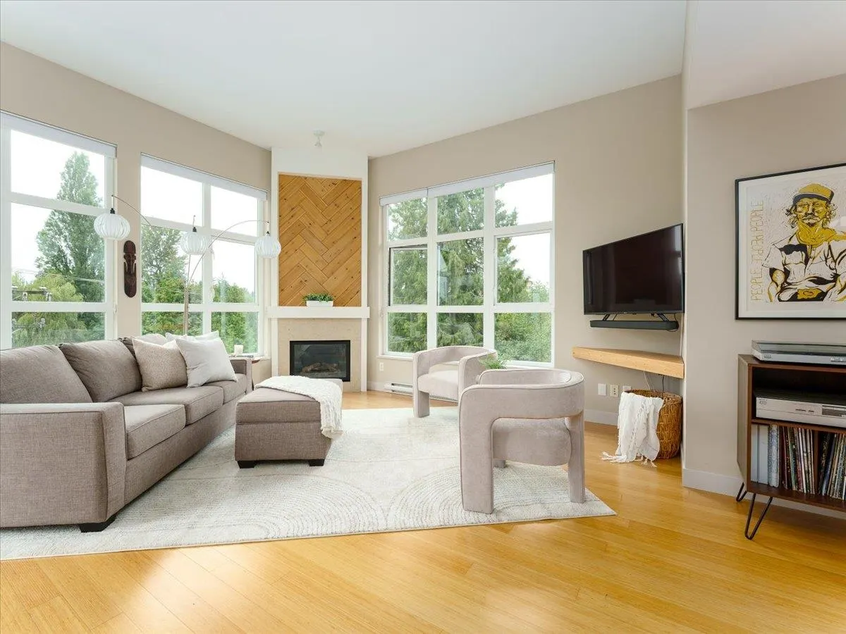 402 3732 Mt Seymour Parkway