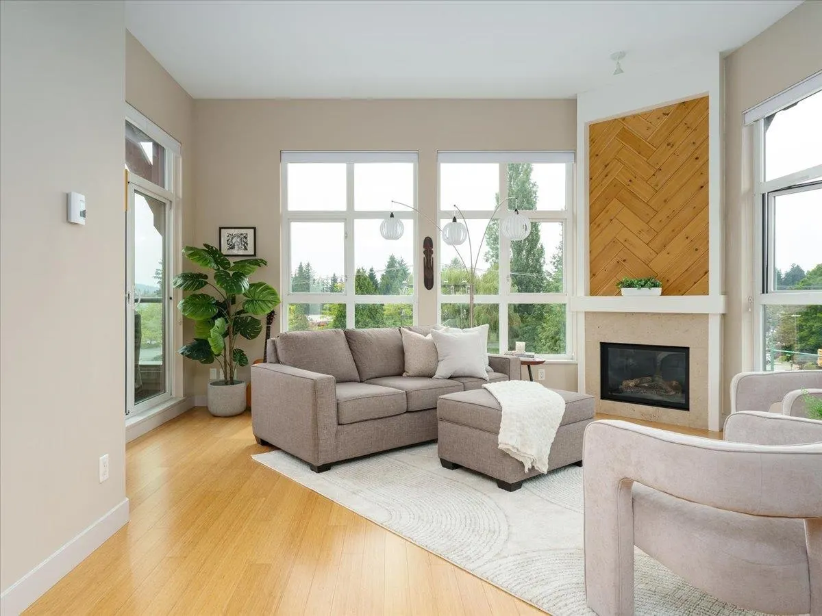 402 3732 Mt Seymour Parkway