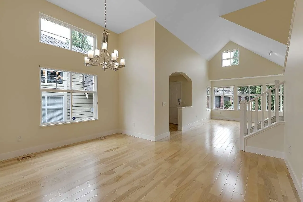 19 15450 Rosemary Heights Crescent