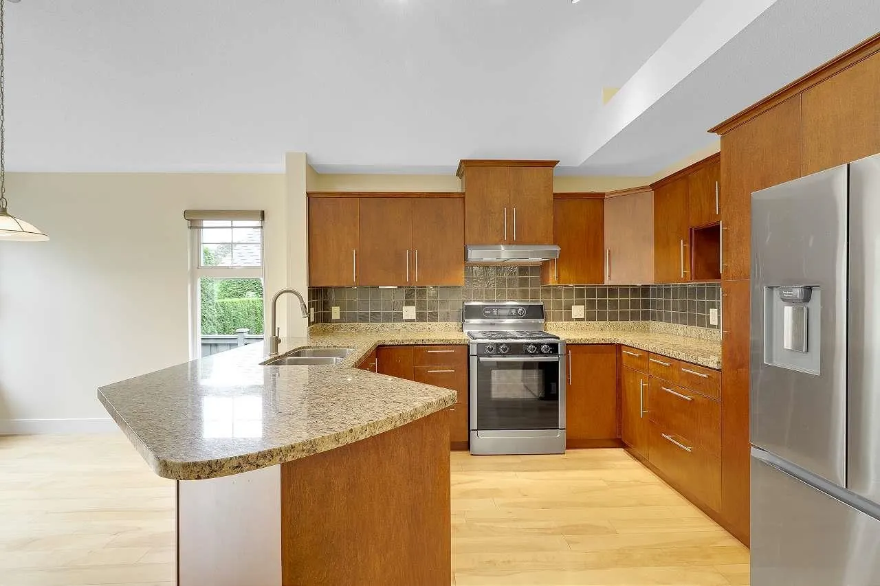 19 15450 Rosemary Heights Crescent