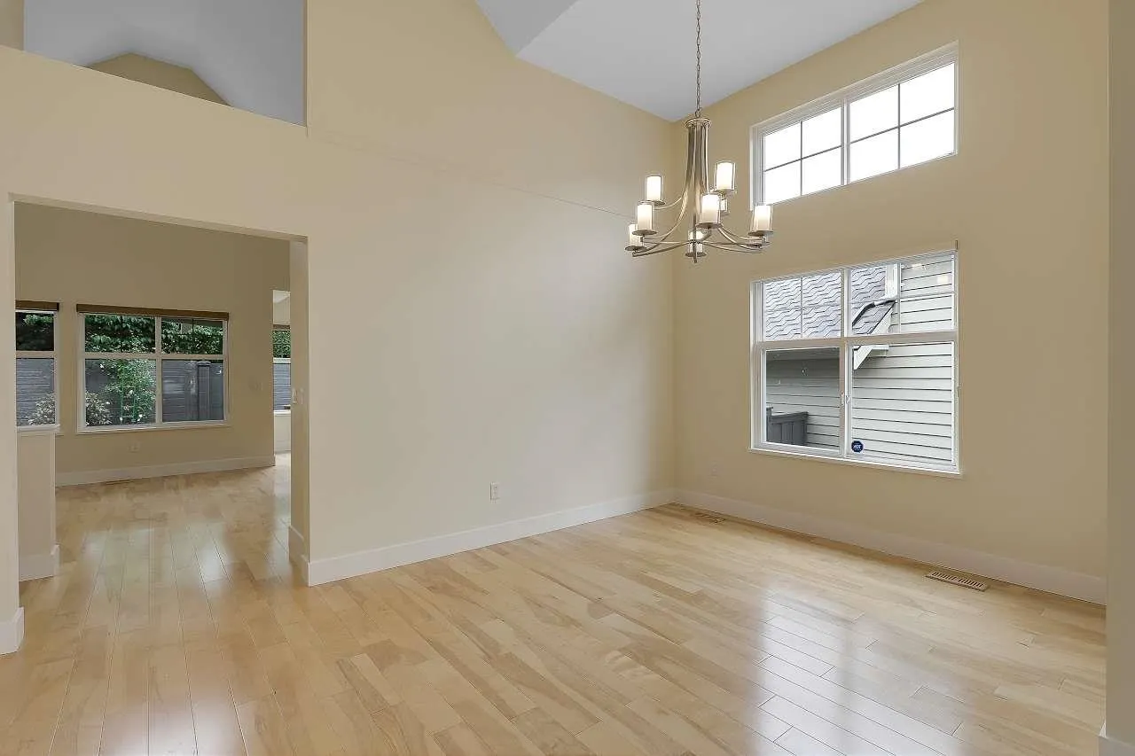 19 15450 Rosemary Heights Crescent
