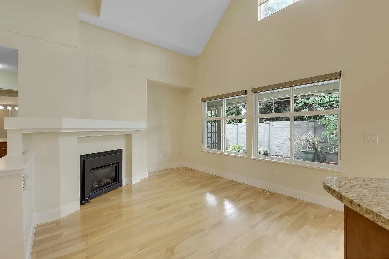 19 15450 Rosemary Heights Crescent