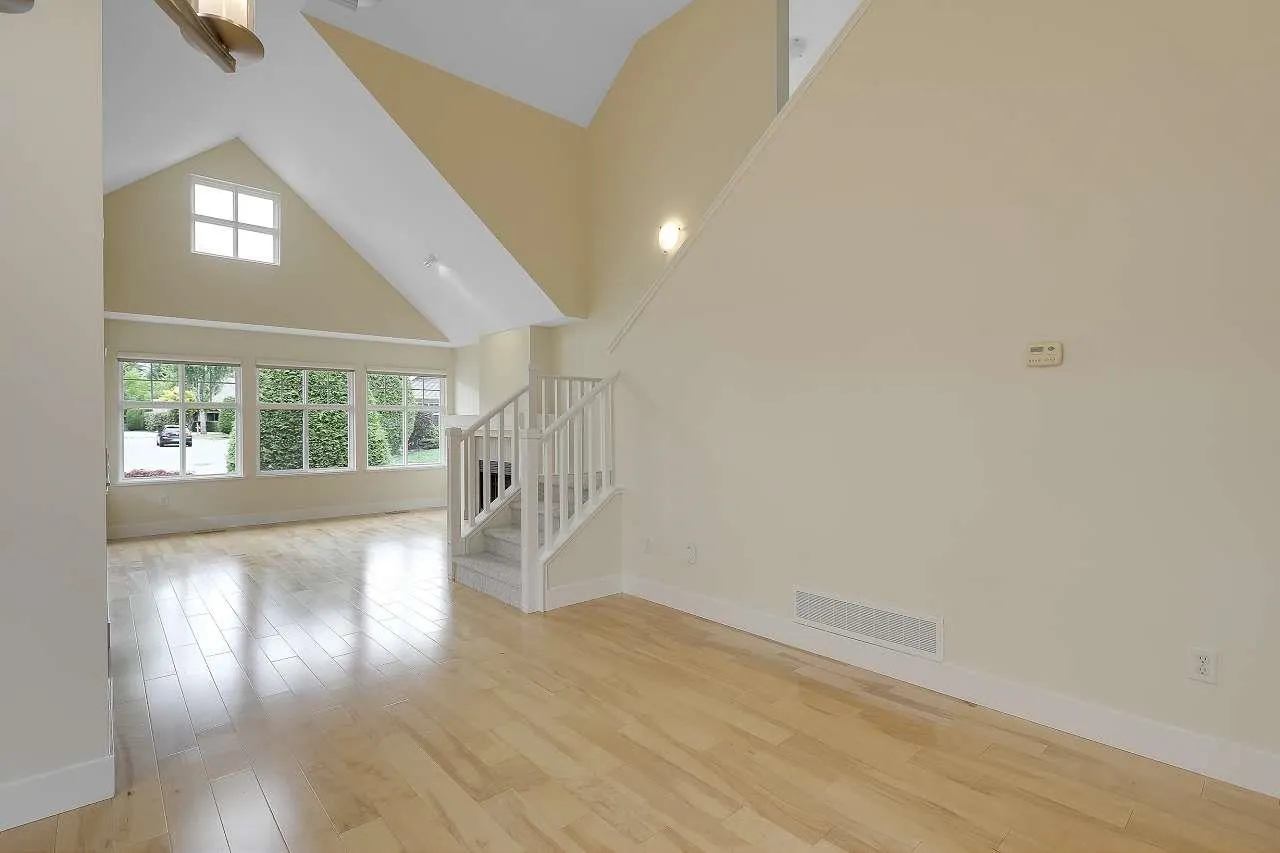 19 15450 Rosemary Heights Crescent