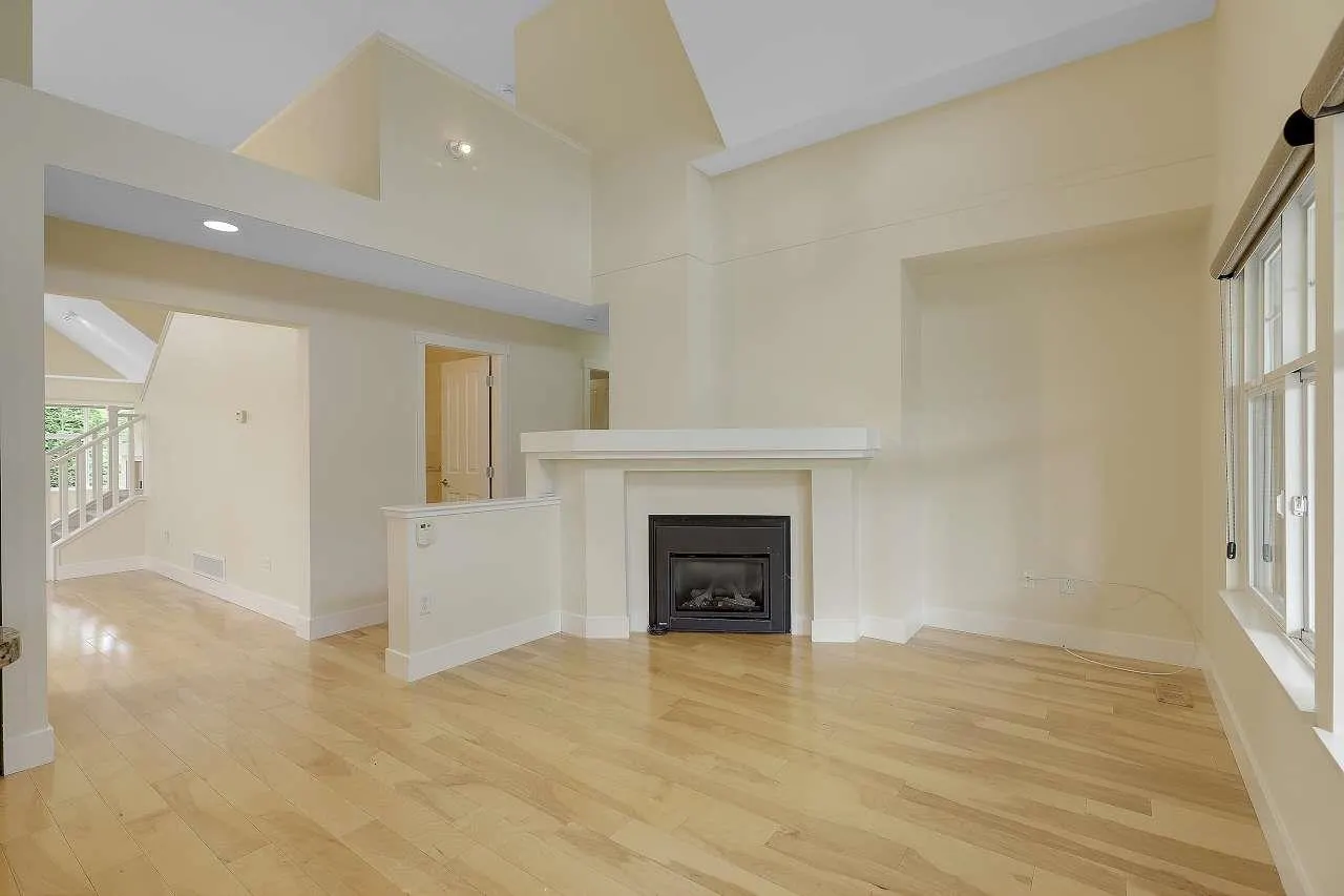 19 15450 Rosemary Heights Crescent