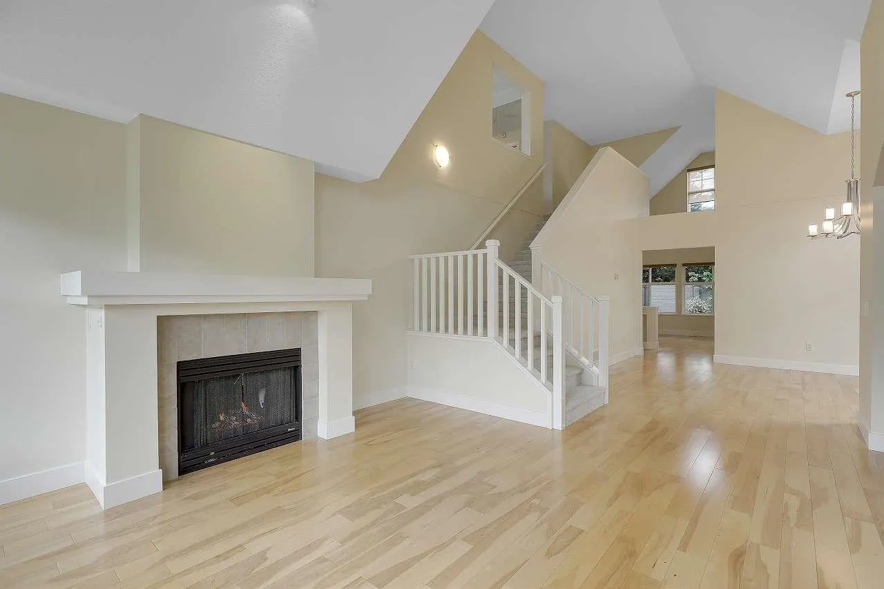 19 15450 Rosemary Heights Crescent