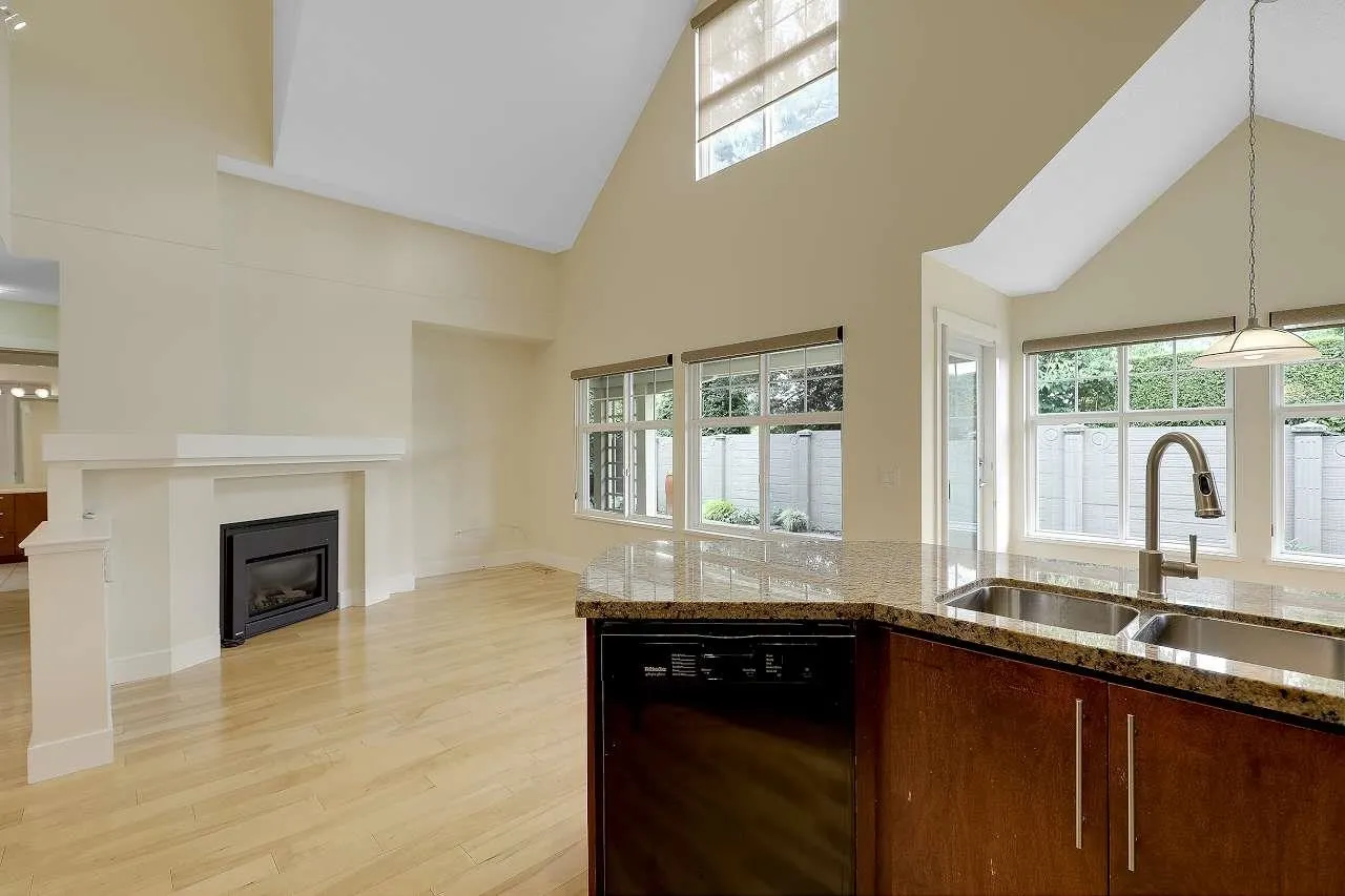 19 15450 Rosemary Heights Crescent