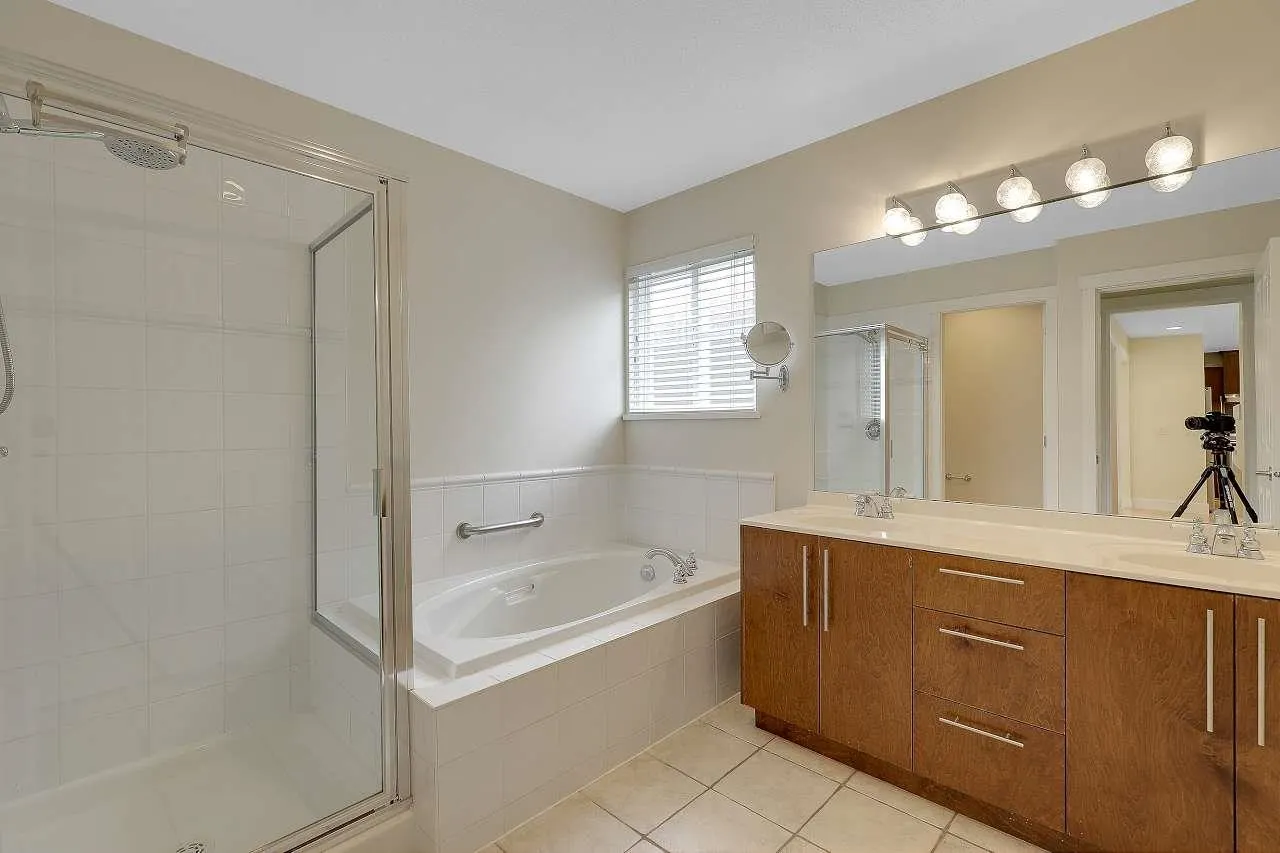 19 15450 Rosemary Heights Crescent