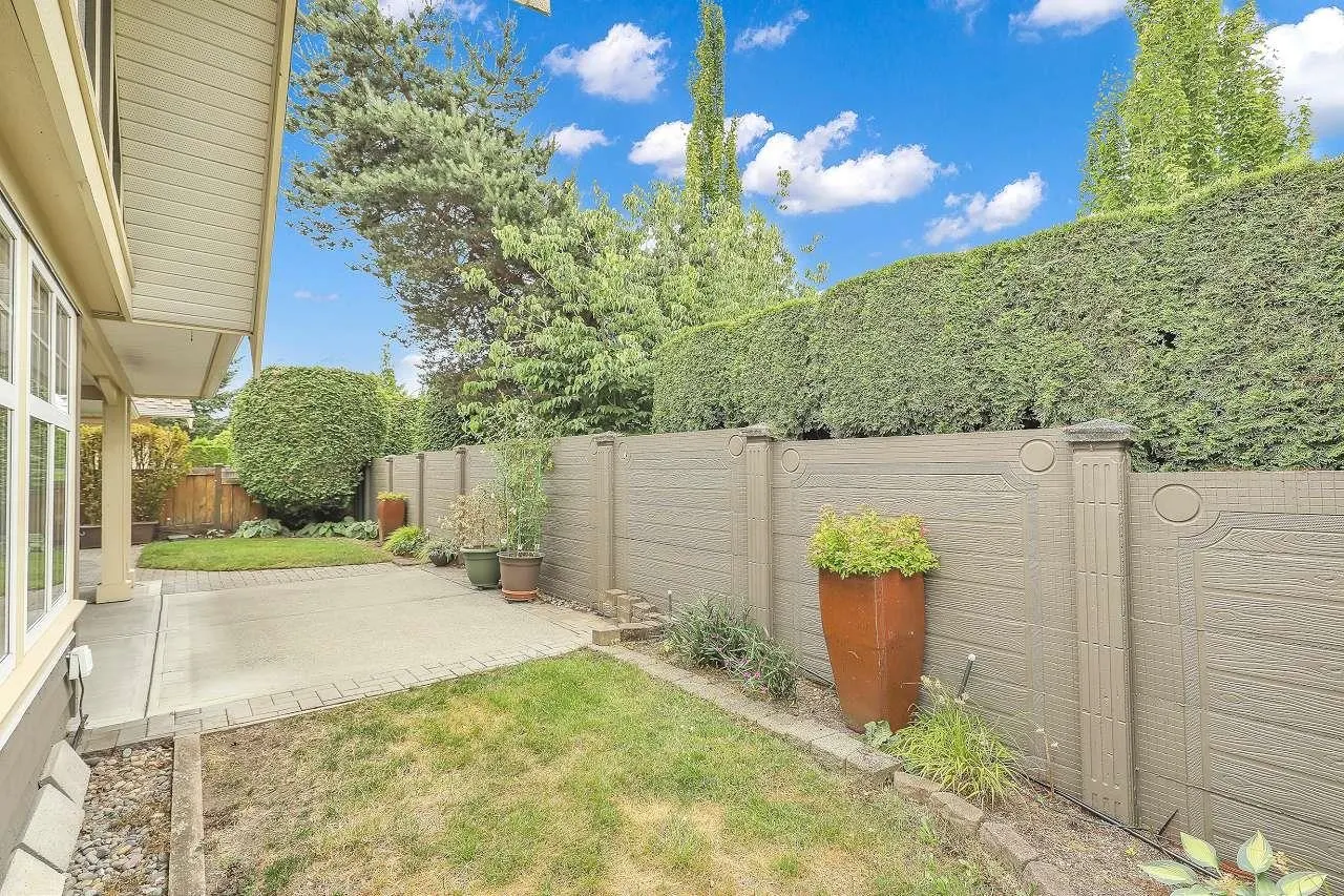 19 15450 Rosemary Heights Crescent