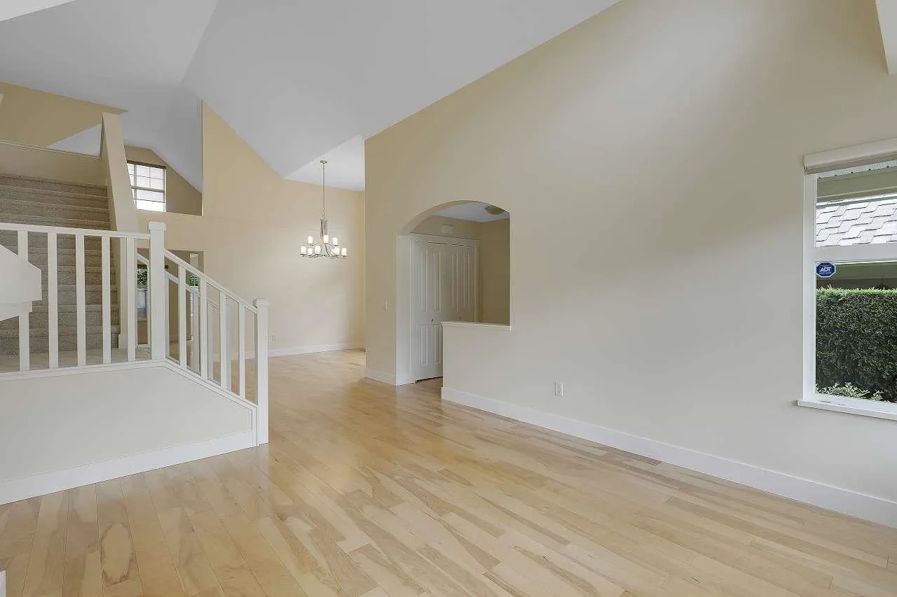 19 15450 Rosemary Heights Crescent