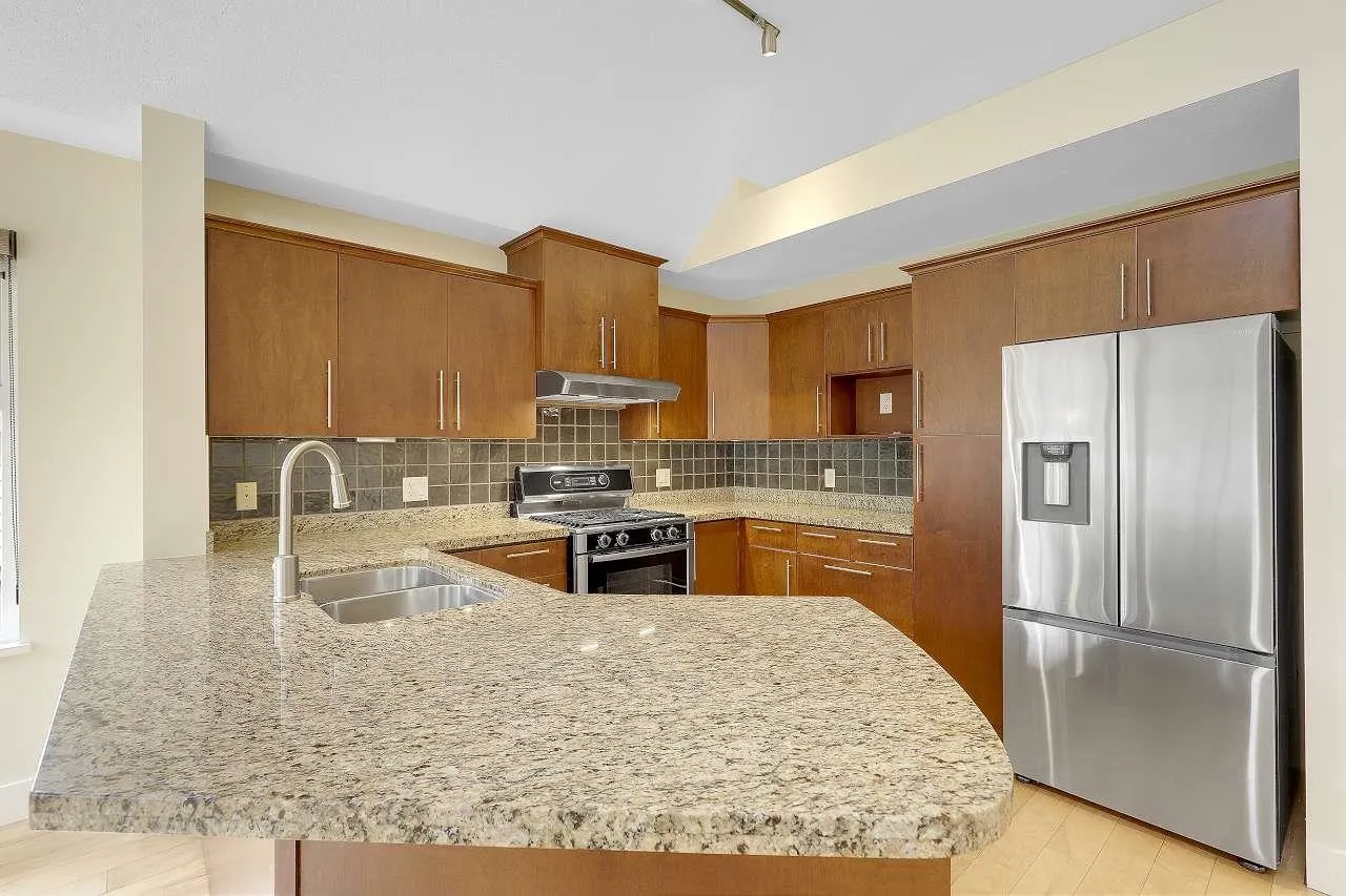 19 15450 Rosemary Heights Crescent