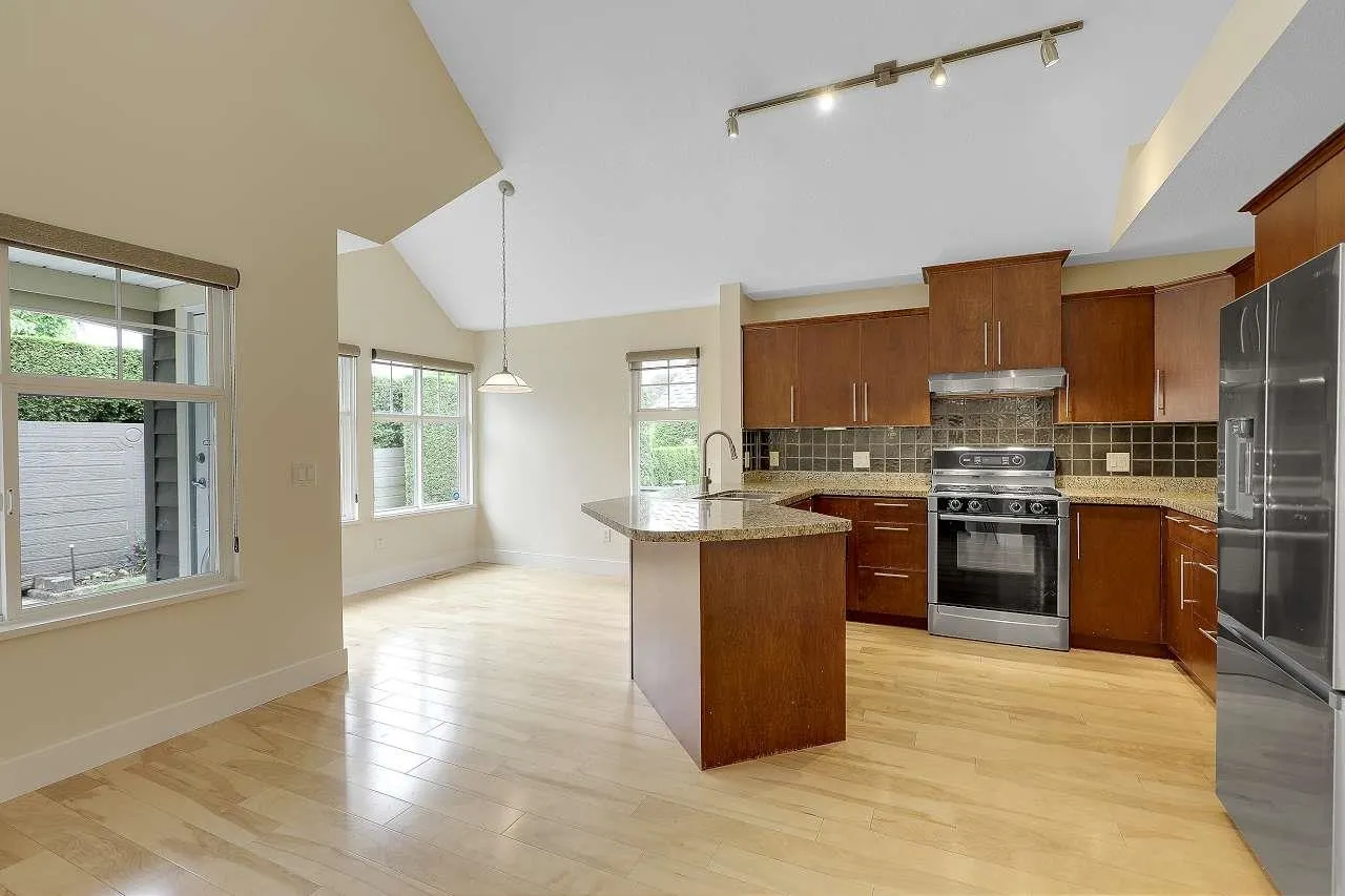 19 15450 Rosemary Heights Crescent