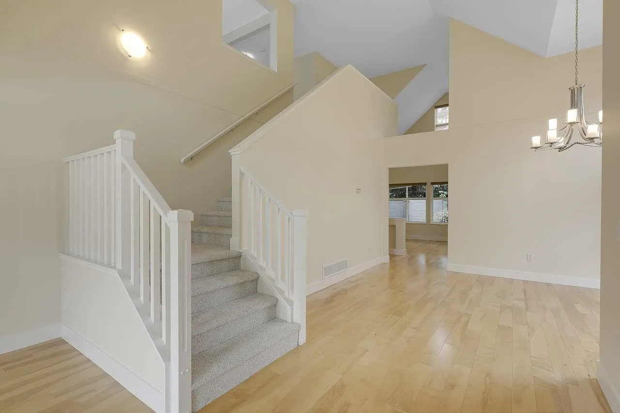 19 15450 Rosemary Heights Crescent