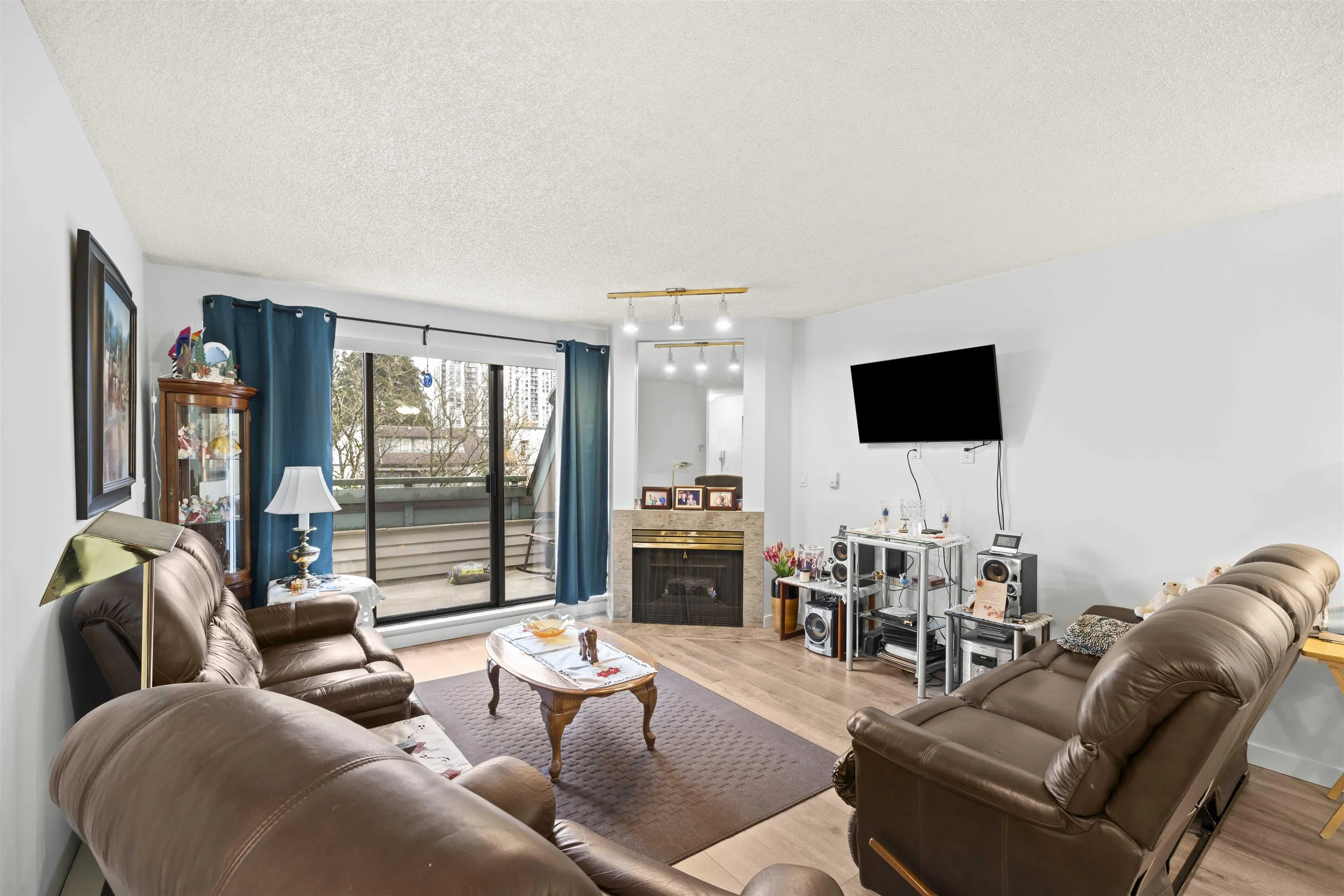416 2915 Glen Drive