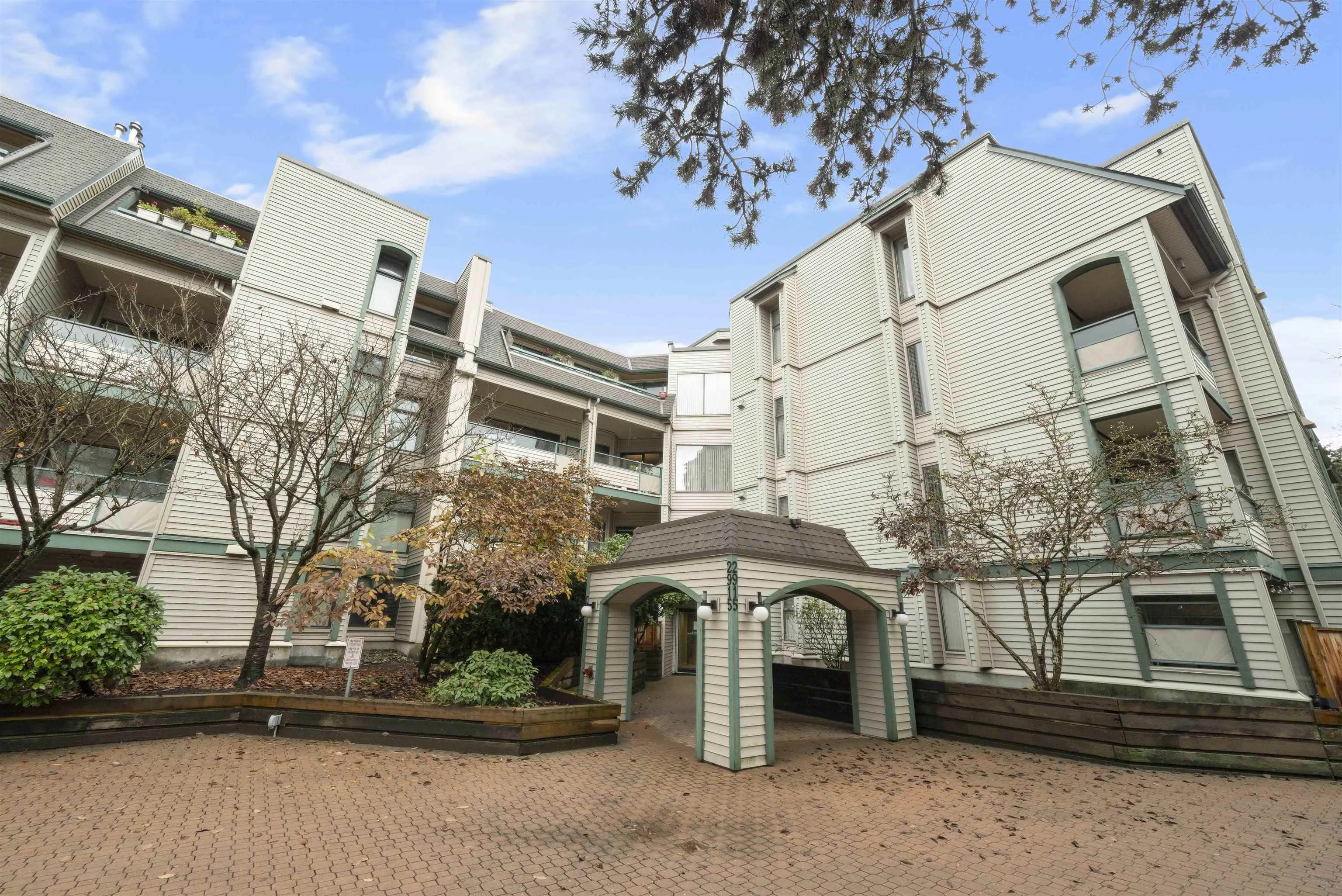 416 2915 Glen Drive
