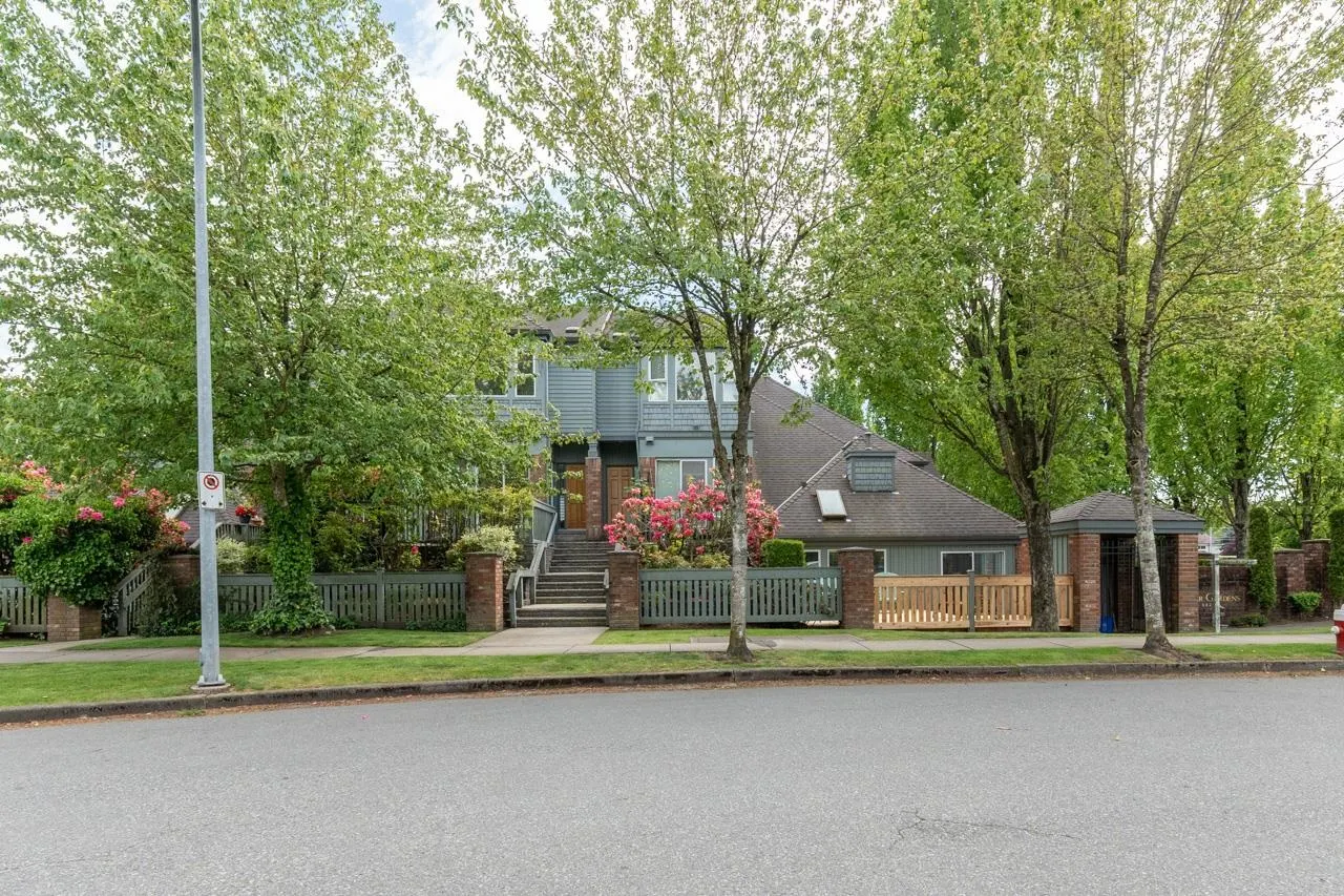 35 5820 Dover Crescent