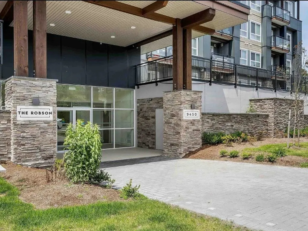 308 9450 Robson Street
