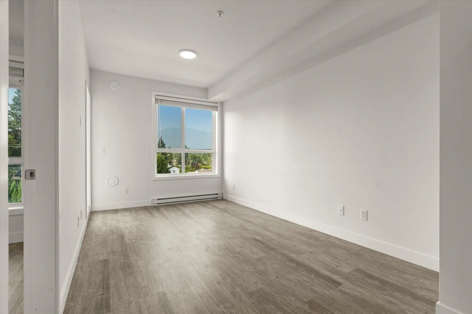 308 9450 Robson Street