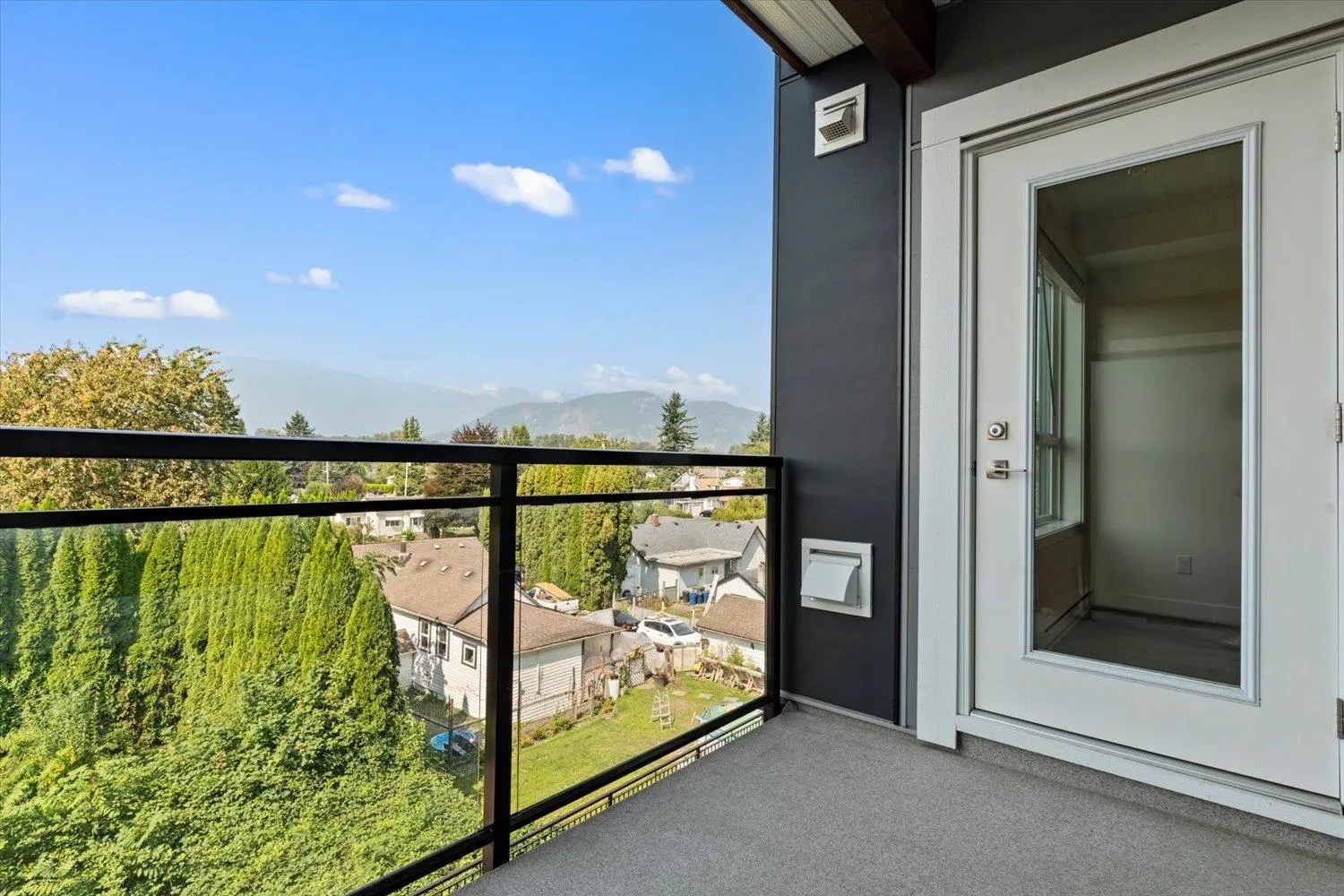 308 9450 Robson Street