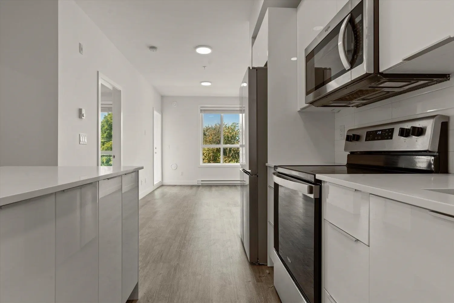308 9450 Robson Street