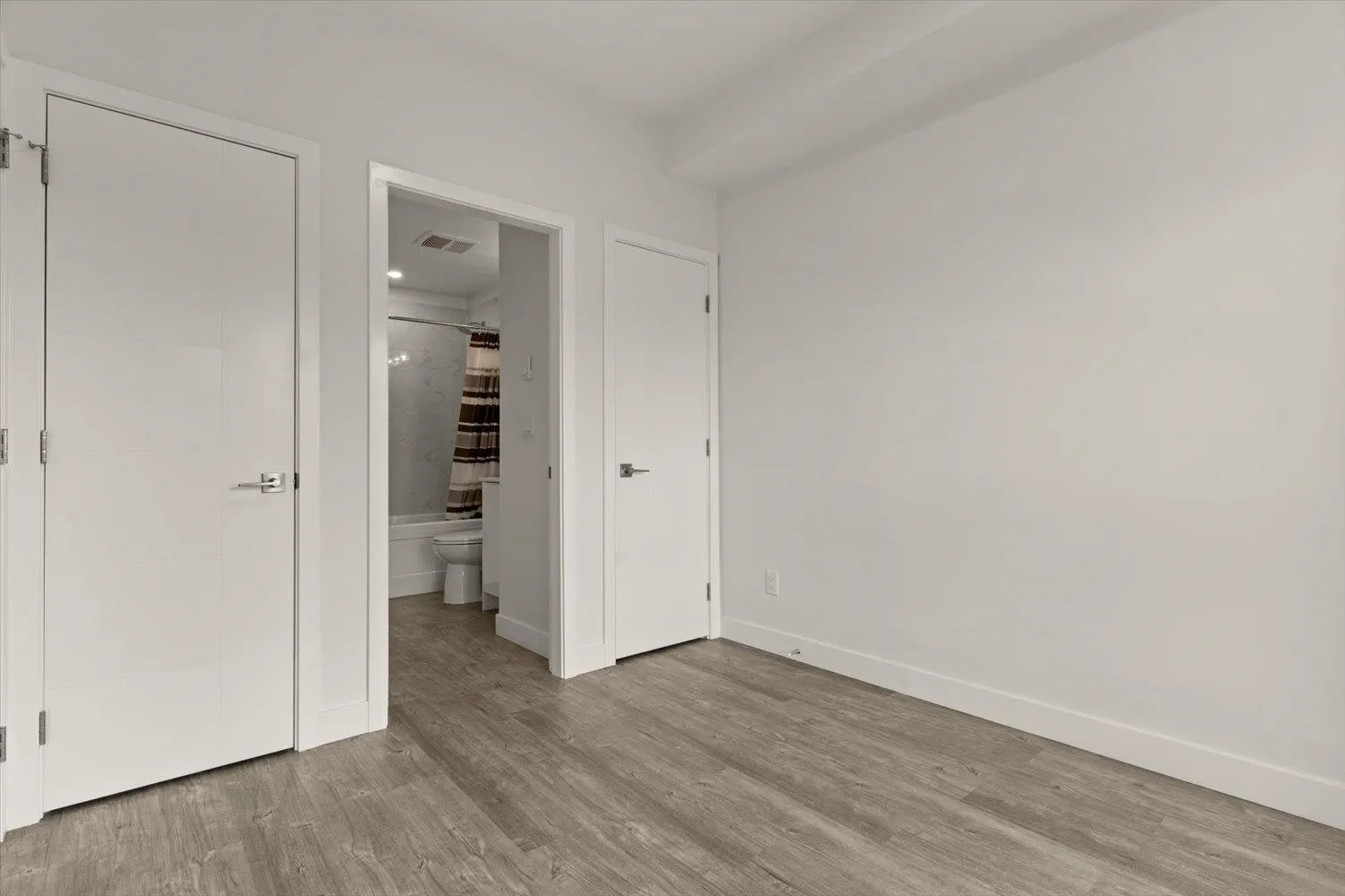 308 9450 Robson Street