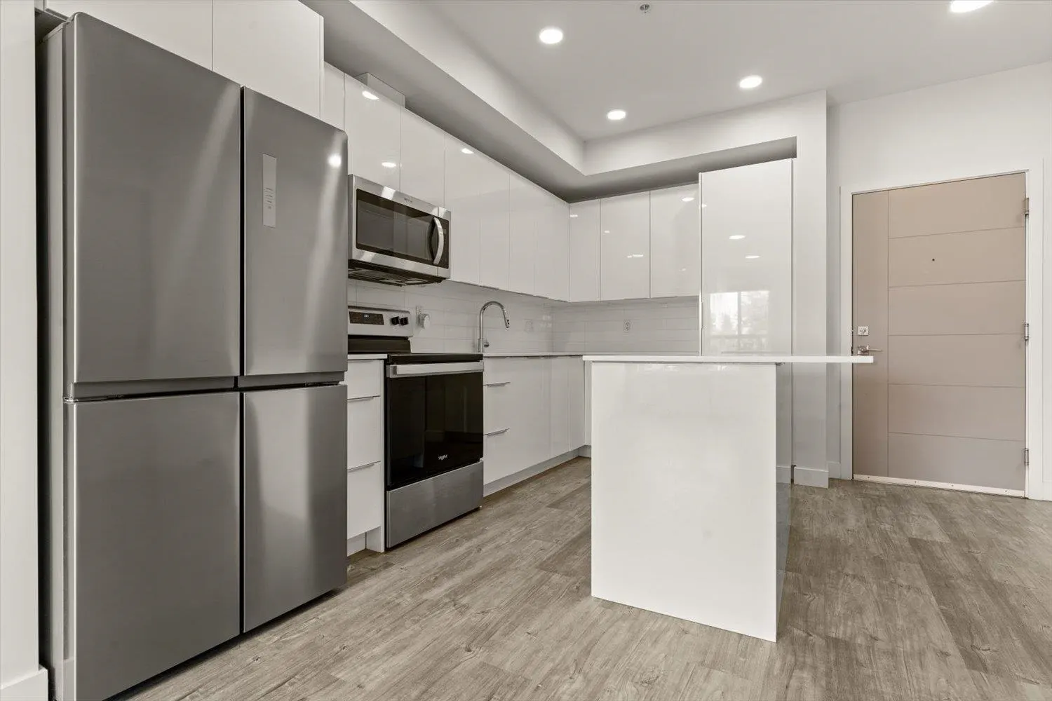 308 9450 Robson Street
