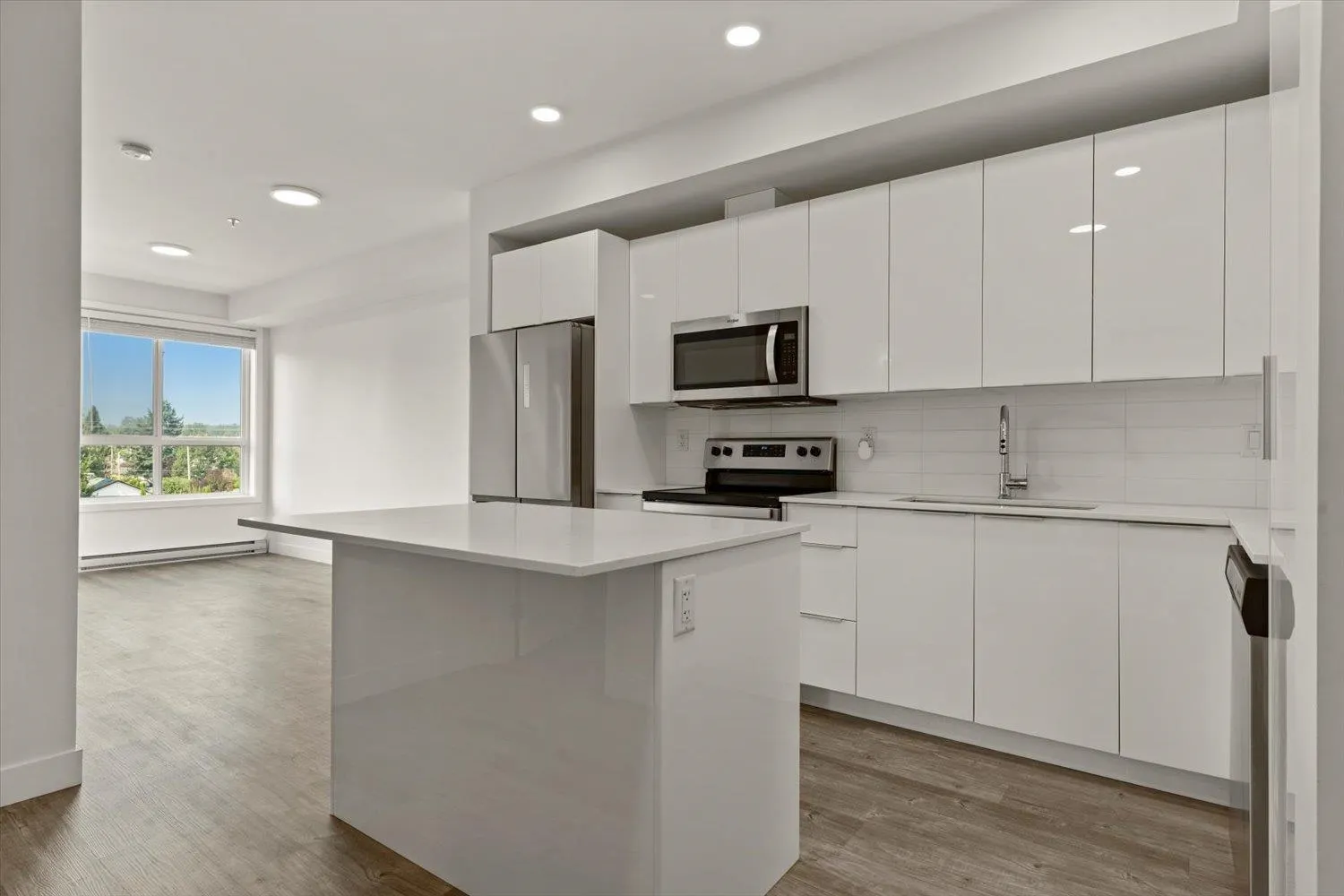 308 9450 Robson Street