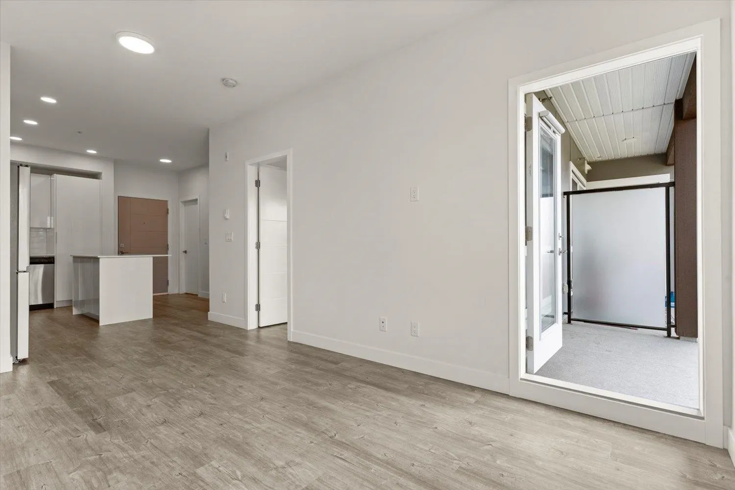 308 9450 Robson Street