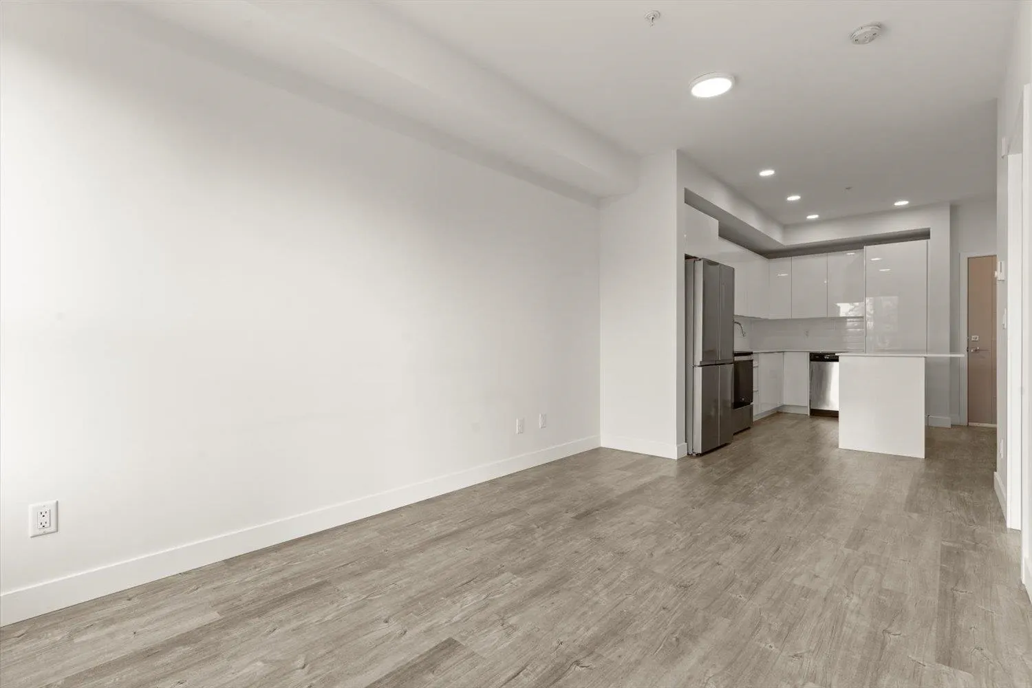 308 9450 Robson Street