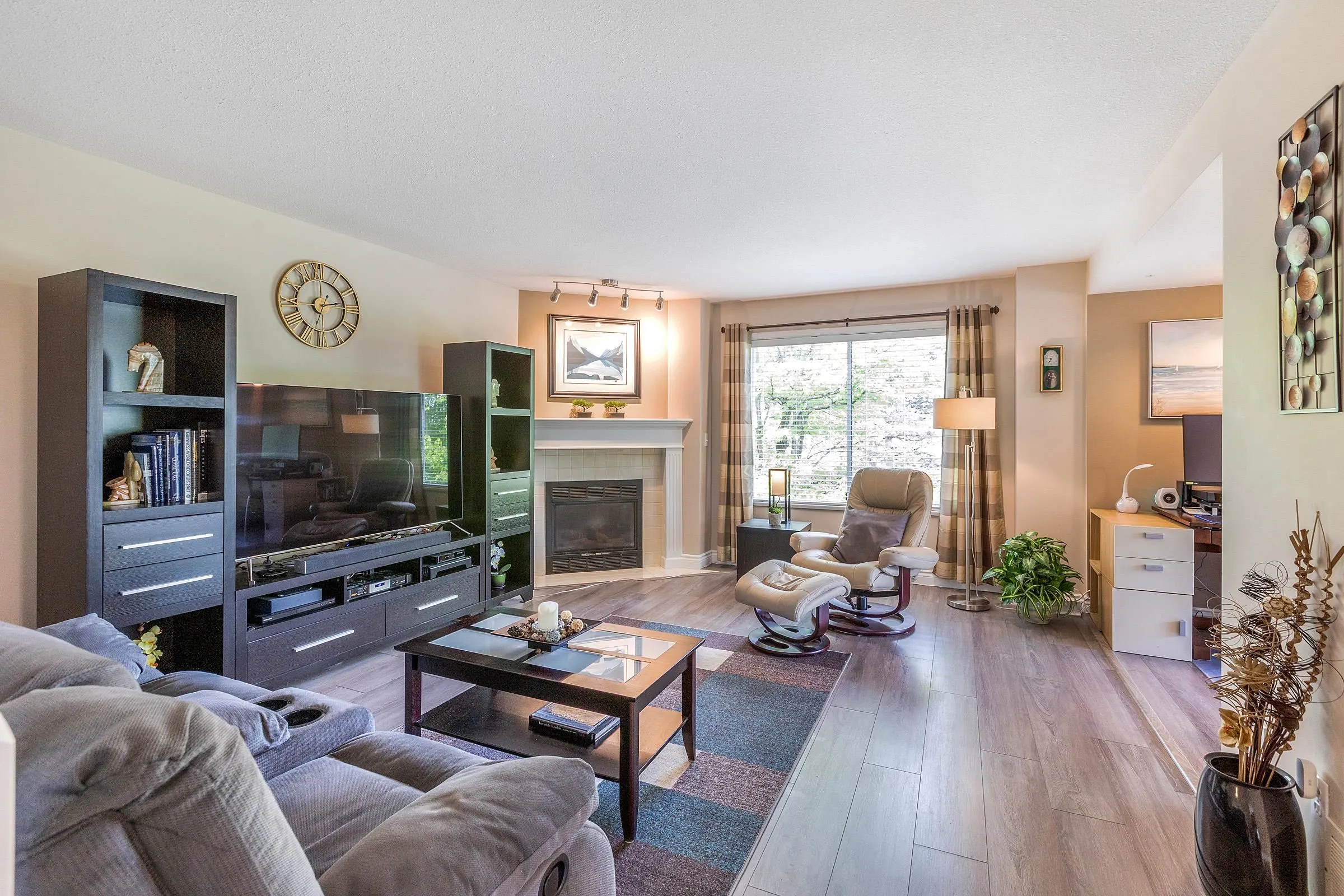13 16363 85 Avenue