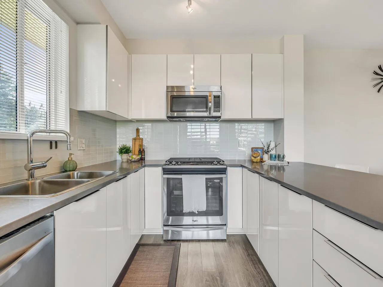 408 1151 Windsor Mews