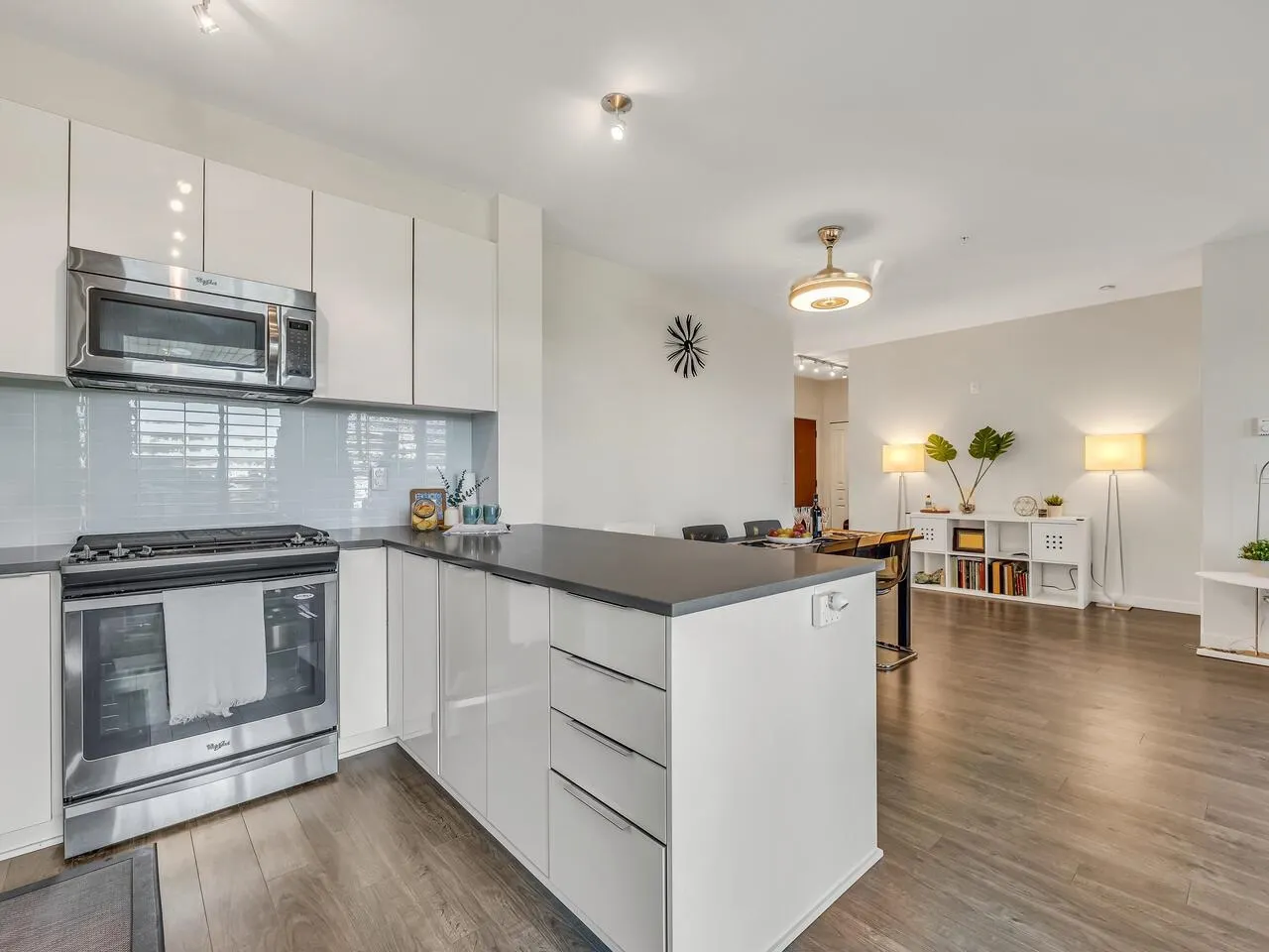408 1151 Windsor Mews